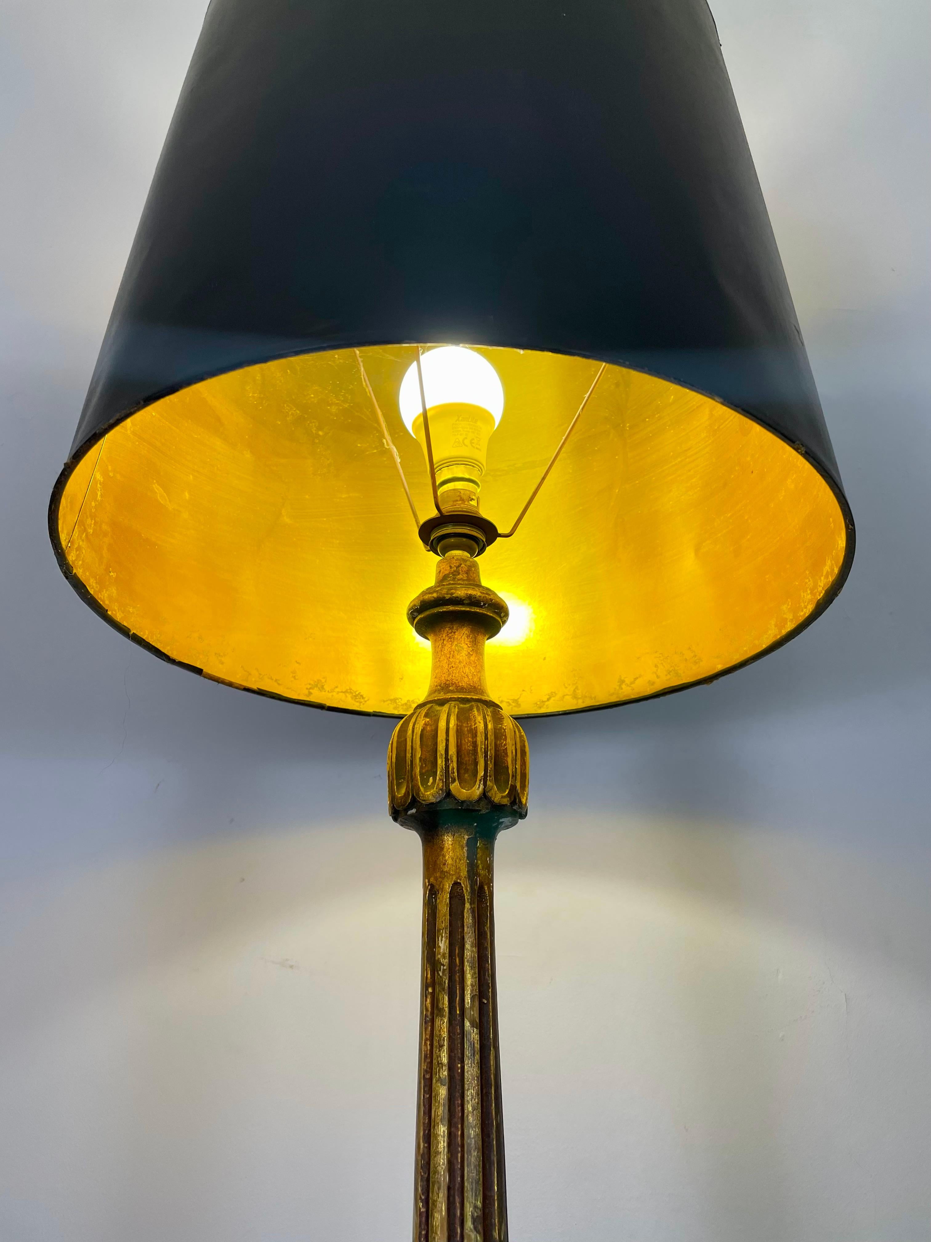 French Floor Lamp in Fluted and Gilded Wood, Louis XVI Style, 20t Century In Good Condition For Sale In Beuzevillette, FR