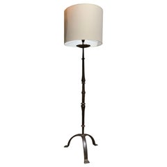 Lampada da terra francese in ferro massiccio del 1950 circa