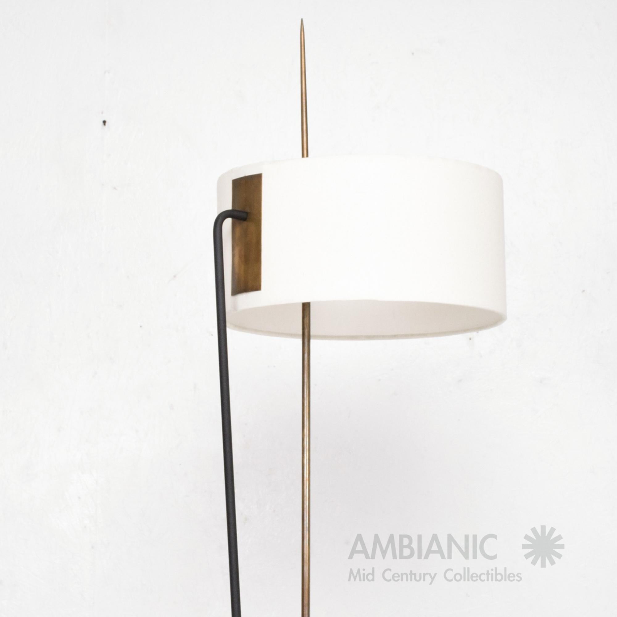 In the manner of Maison Arlus a sophisticated French floor lamp with tripod base in a brass steel body, circa 1950s, France.
No maker label apparent.
Measures: 70