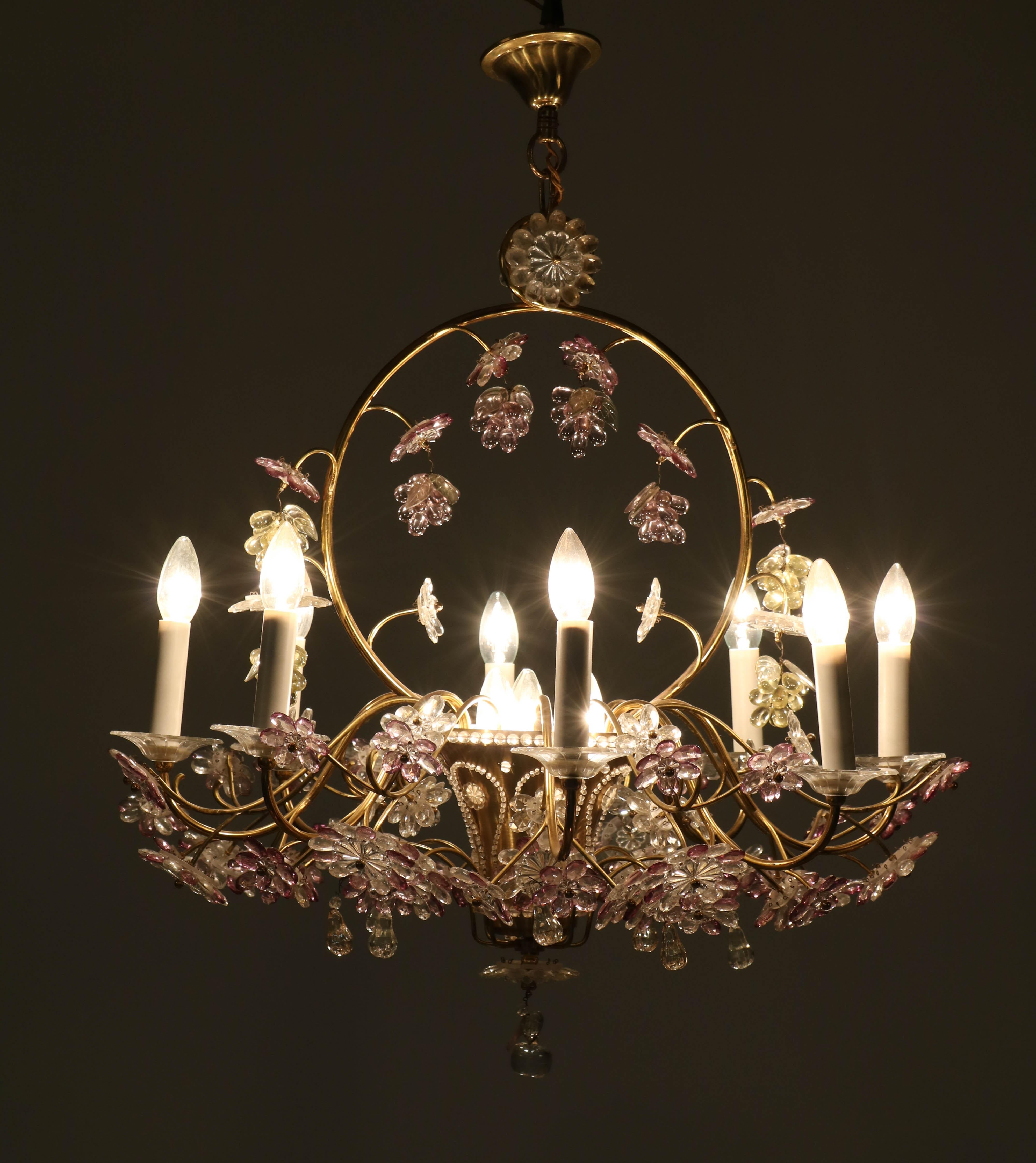 Mid-20th Century French Floral Amethyst Crystal Chandelier in the style of Maison Baguès, 1950s