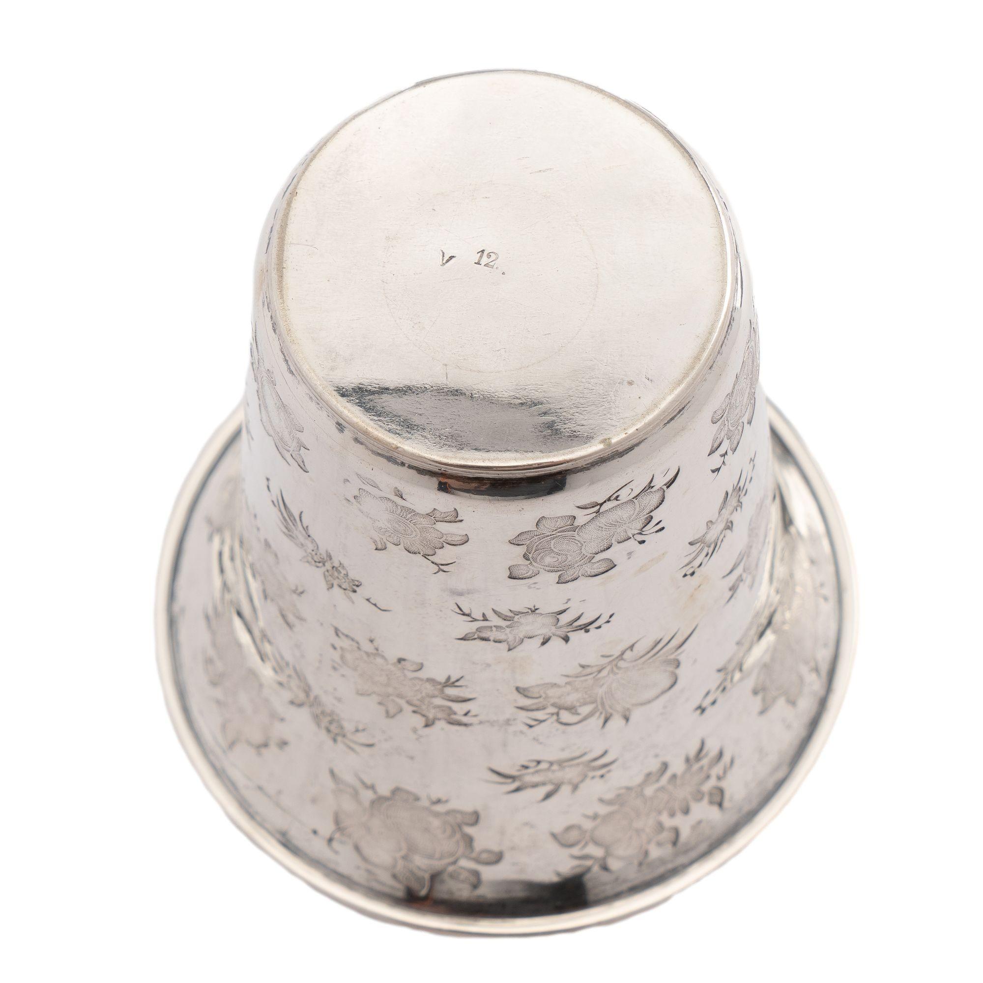 French floral die stamped silver spill vase, c. 1870 For Sale 2