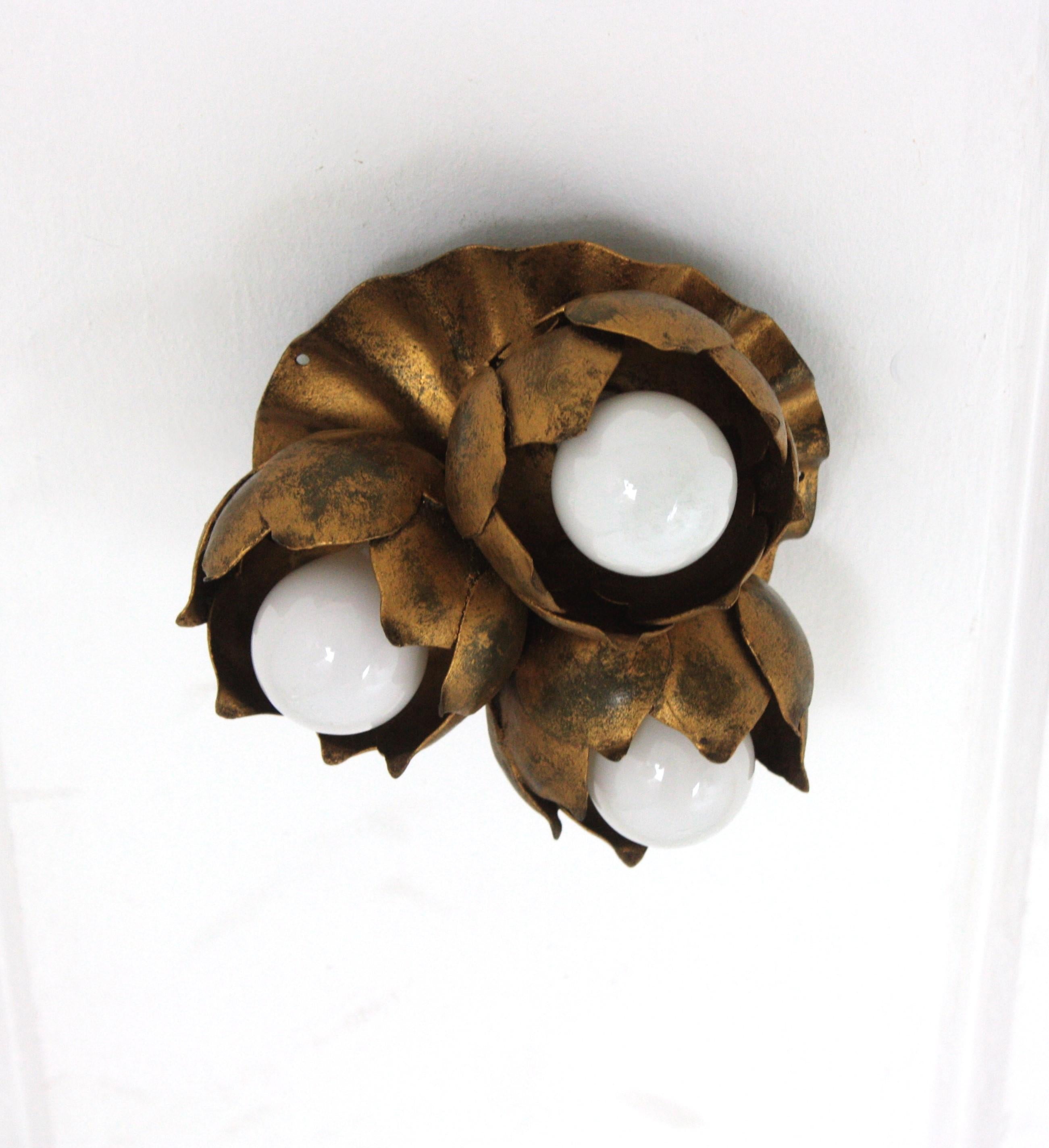 French Floral Flower Bouquet Ceiling Light Fixture in Gilt Iron In Good Condition In Barcelona, ES