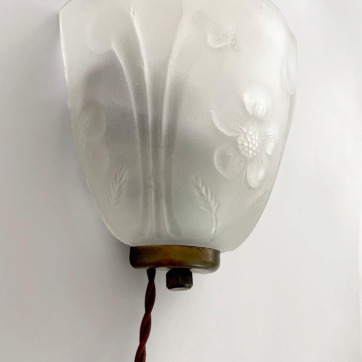 French Floral Glass Single Wall Sconce For Sale 1