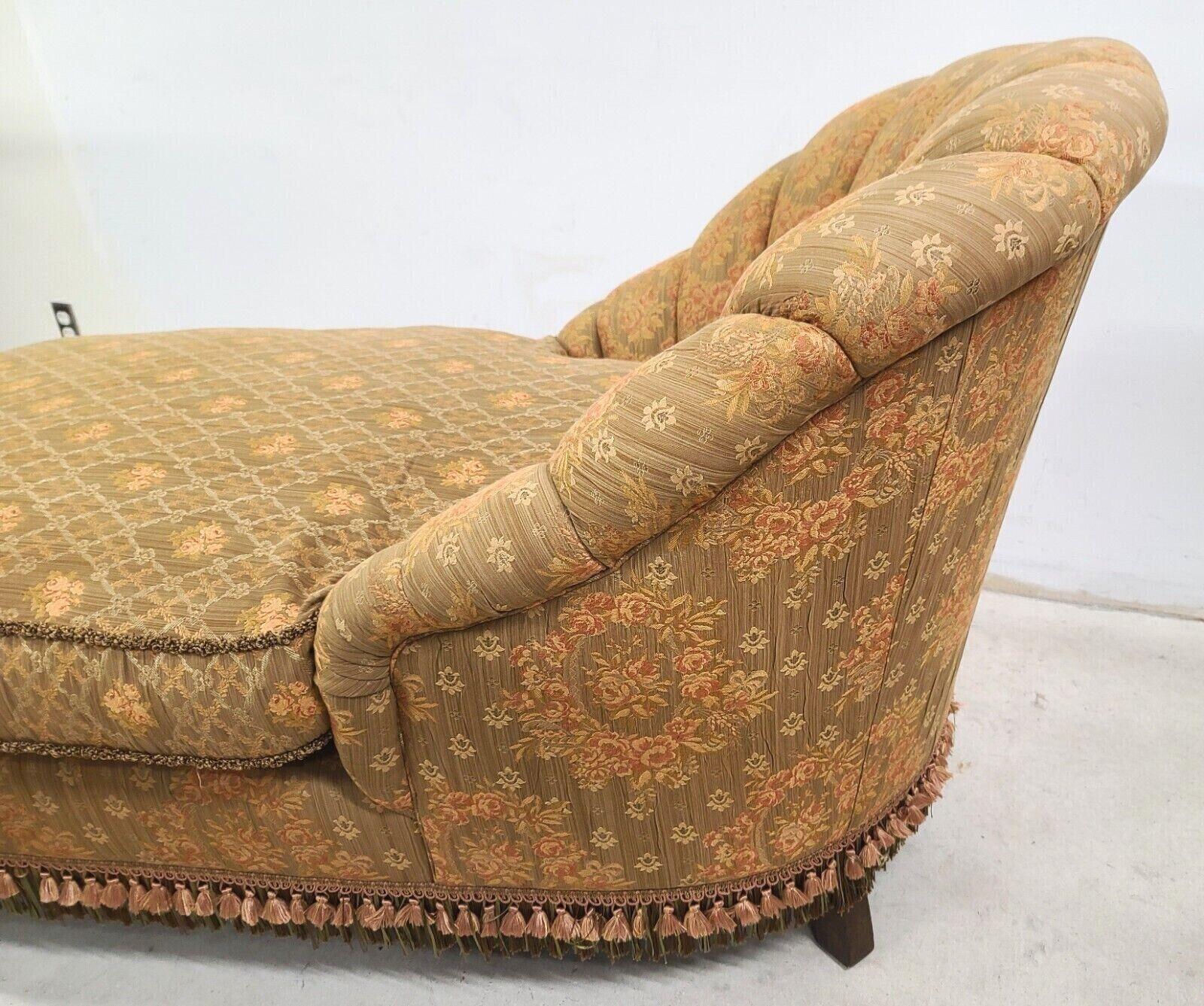 French Floral Roses Chaise Lounge by Carol Hicks Bolton for E J Victor In Good Condition In Lake Worth, FL