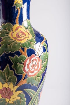 Vase en céramique à décor de fleurs, France, vers 1950