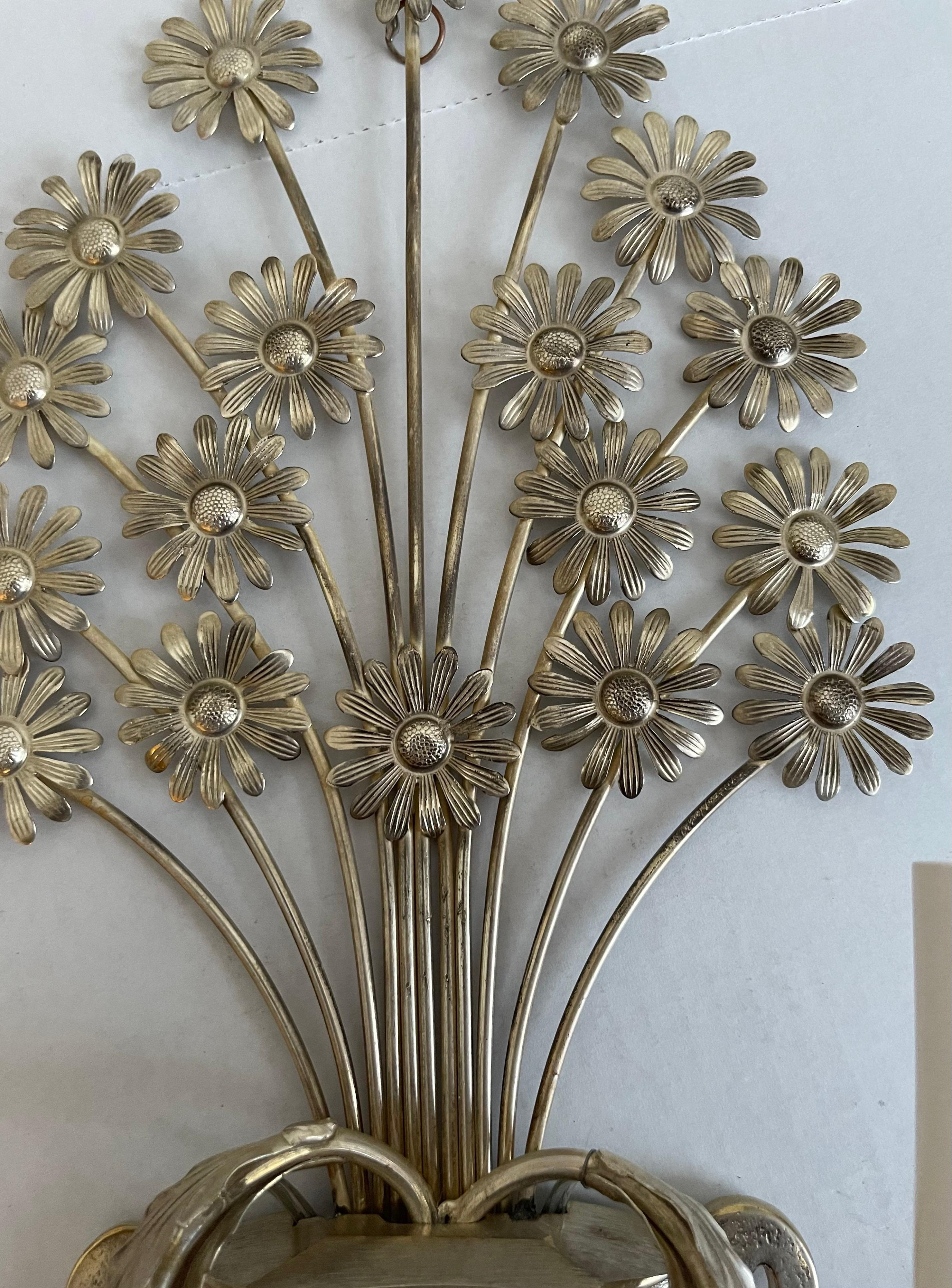 French Flower Metal Single Sconce For Sale 1