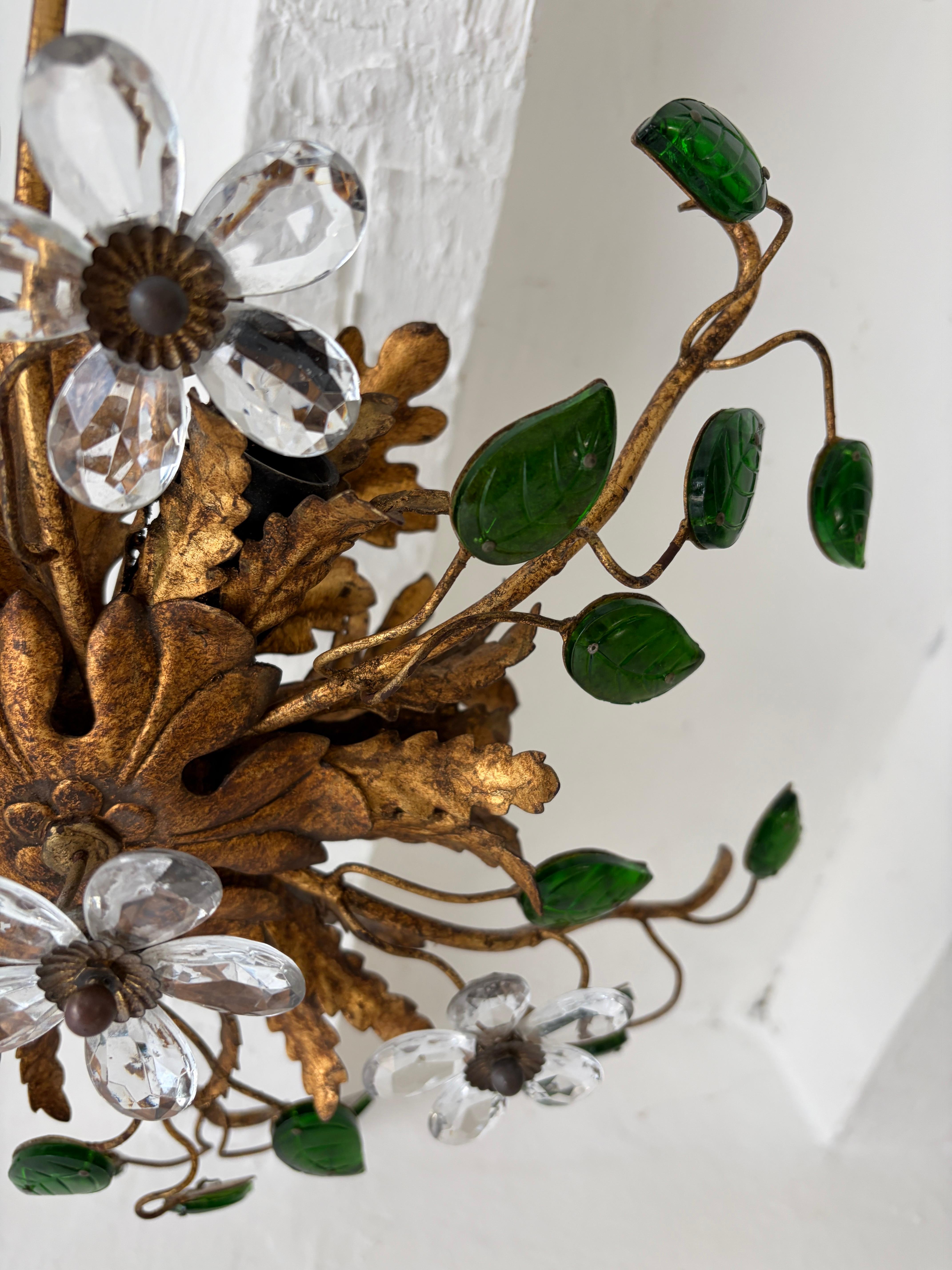 Lámpara de araña francesa a ras de suelo Maison Baguès Flores de cristal y hojas verdes en Bueno estado para la venta en Firenze, Toscana