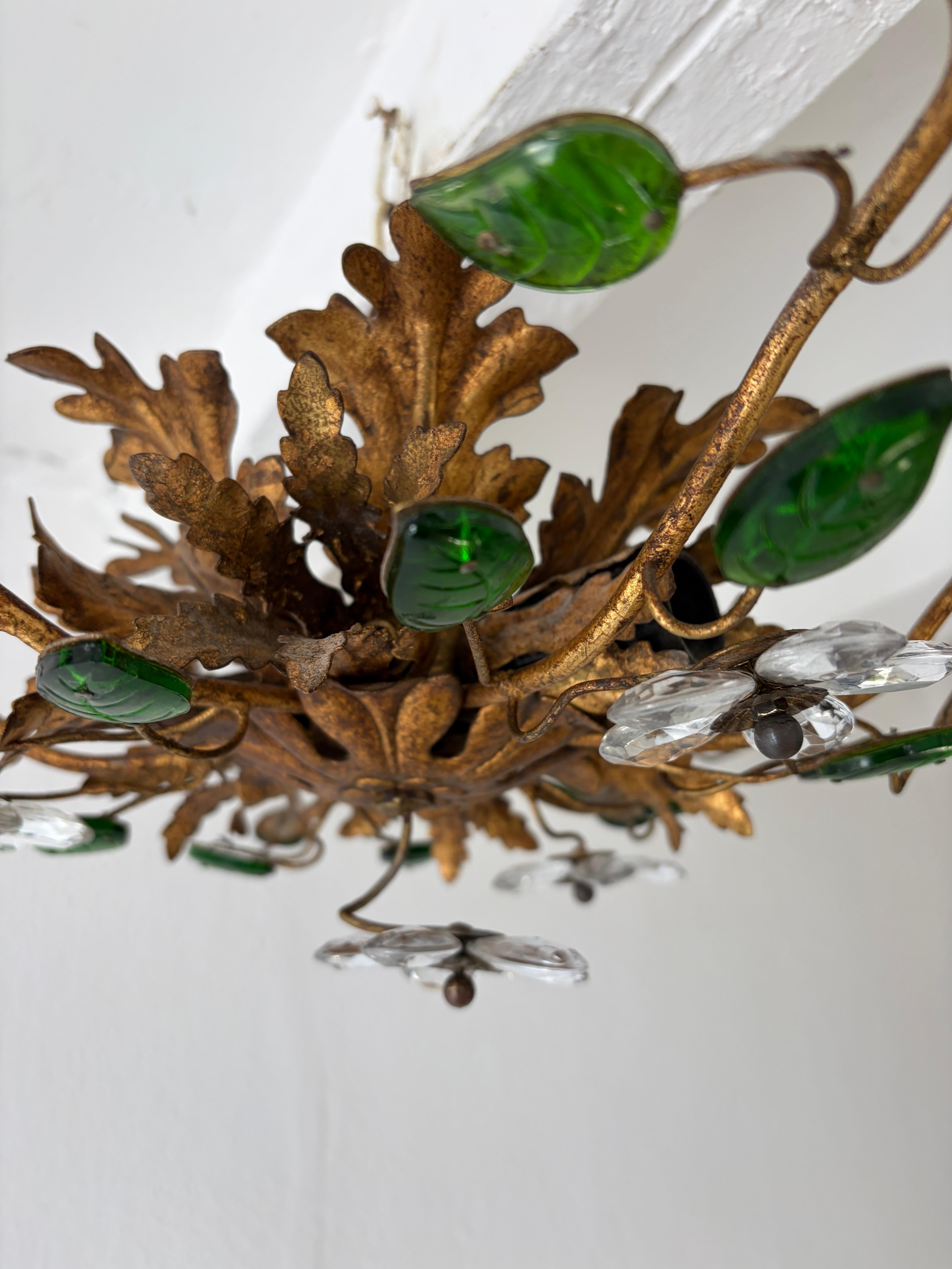 Lámpara de araña francesa a ras de suelo Maison Baguès Flores de cristal y hojas verdes Cristal en venta