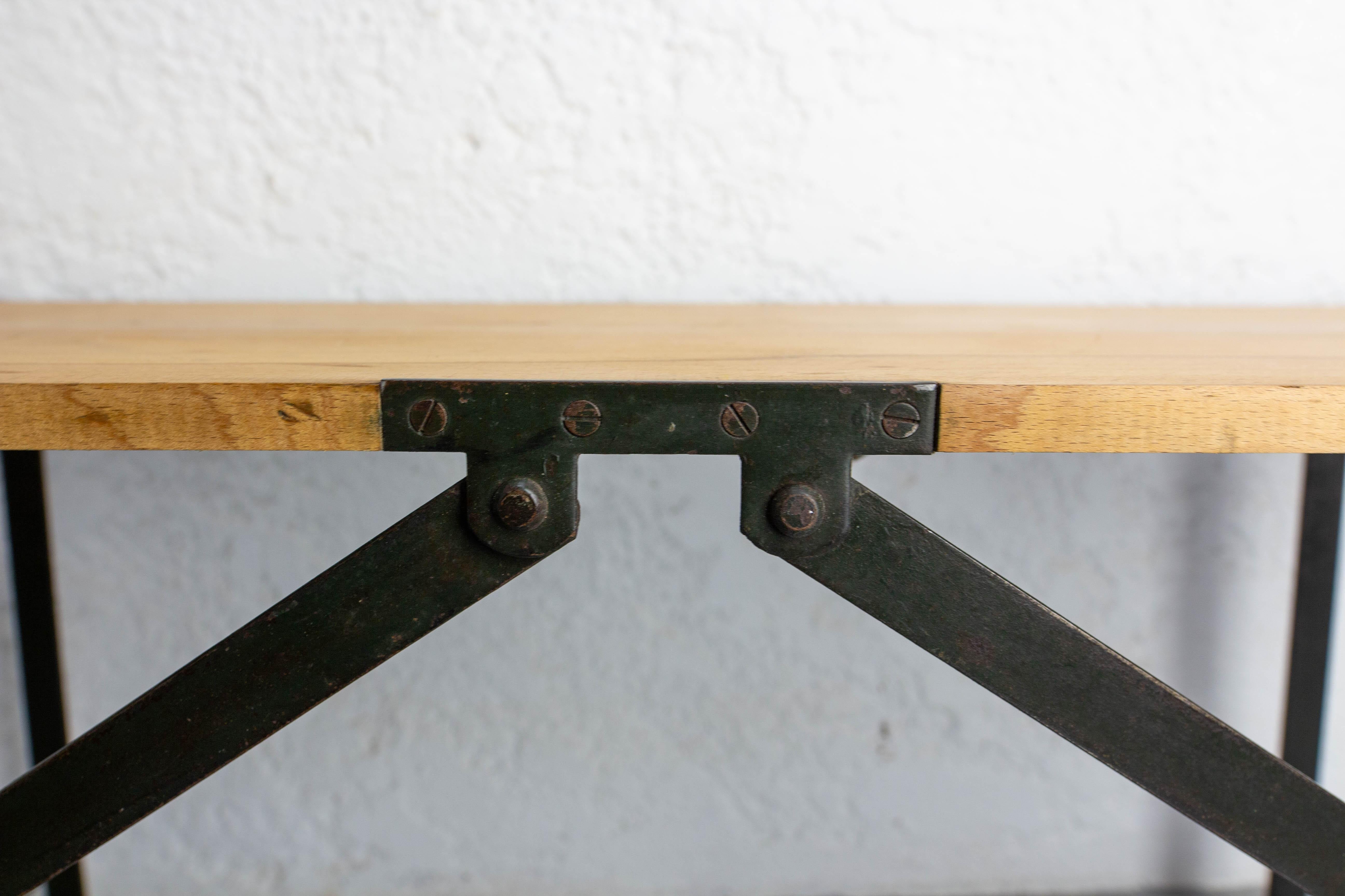 French Foldable Coffee Table Poplar and Iron, circa 1970 For Sale 1