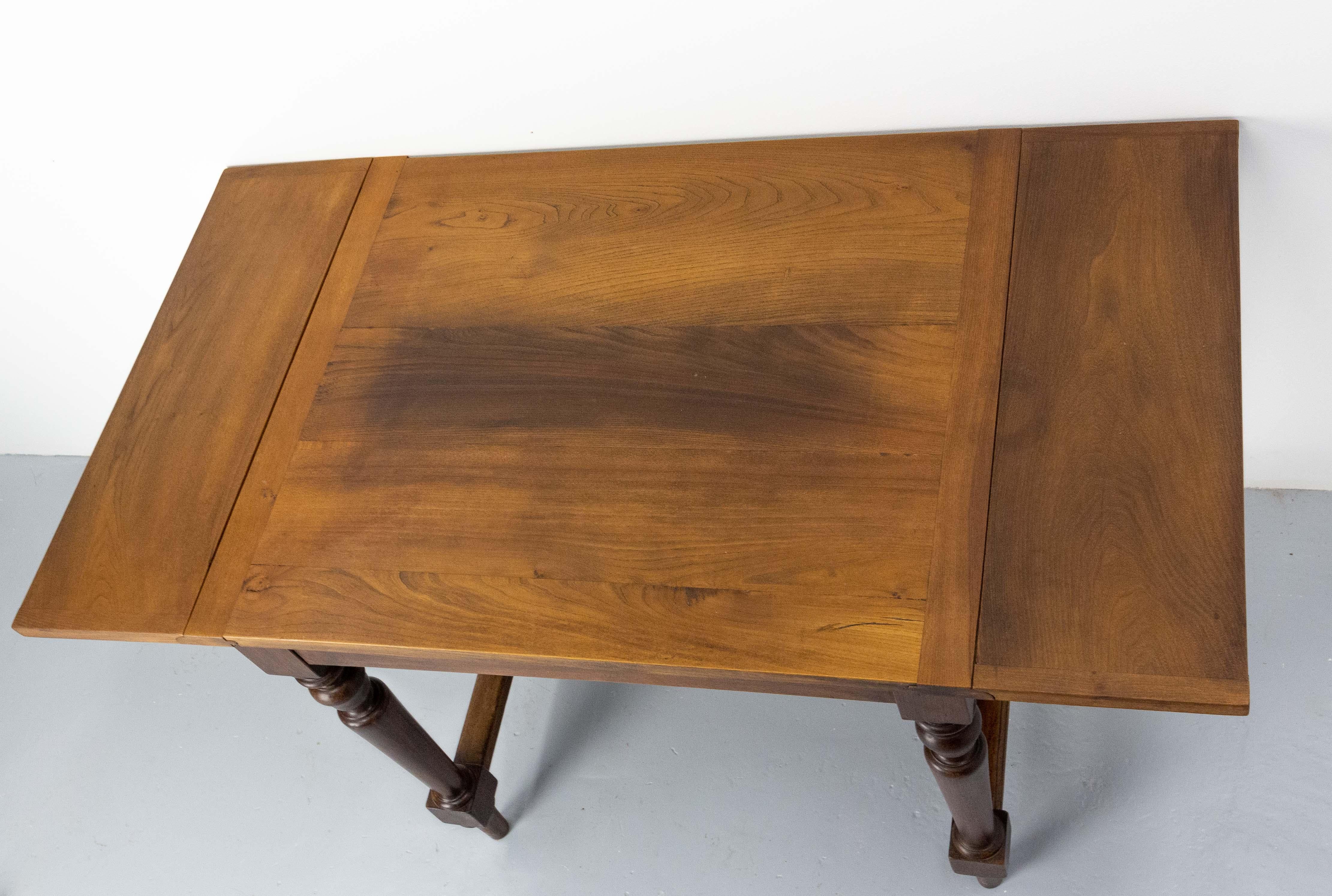 French Foldable Dining or Writing Table, Beech and Chestnut, circa 1970 For Sale 1