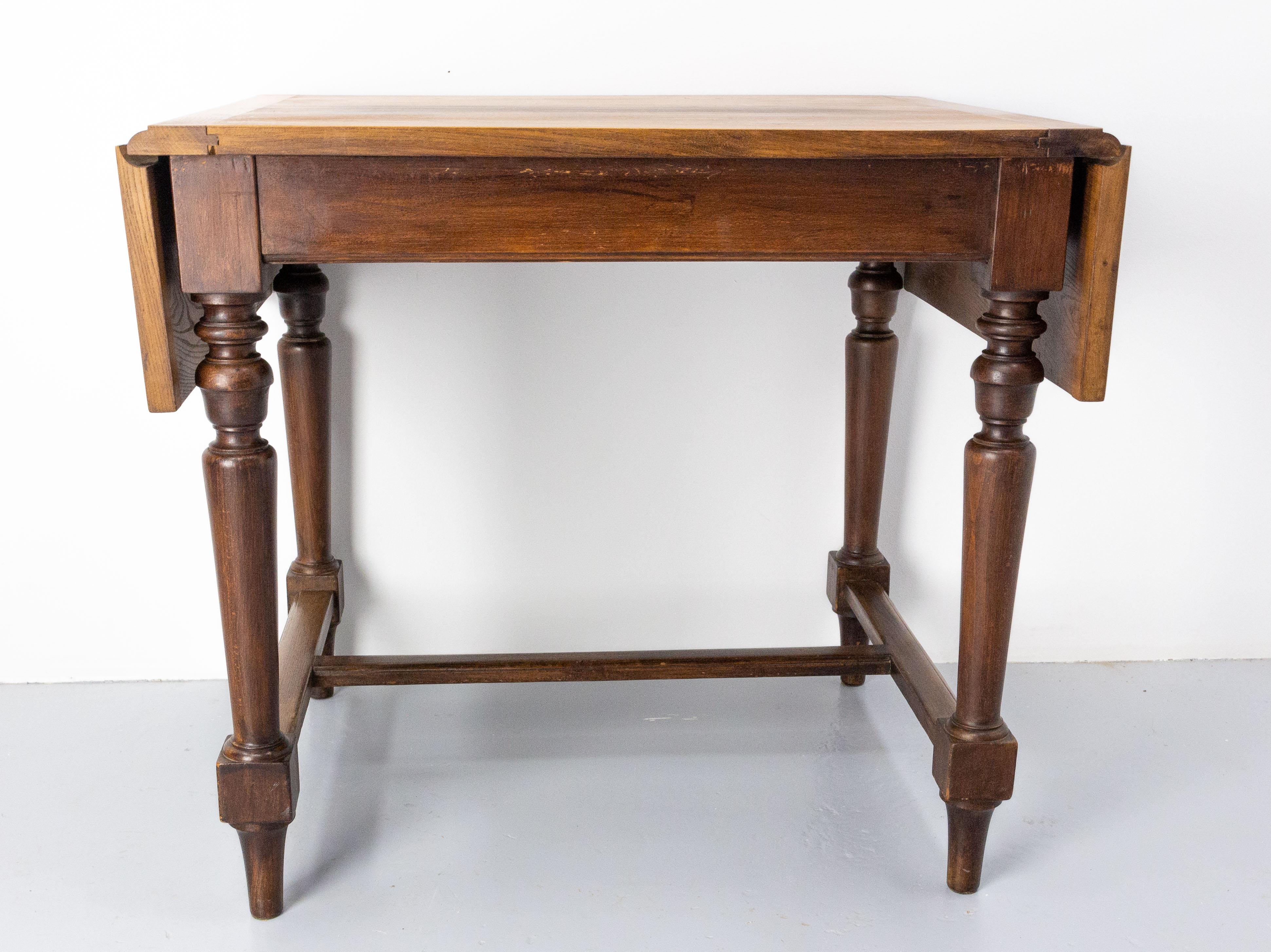 French Foldable Dining or Writing Table, Beech and Chestnut, circa 1970 For Sale 2