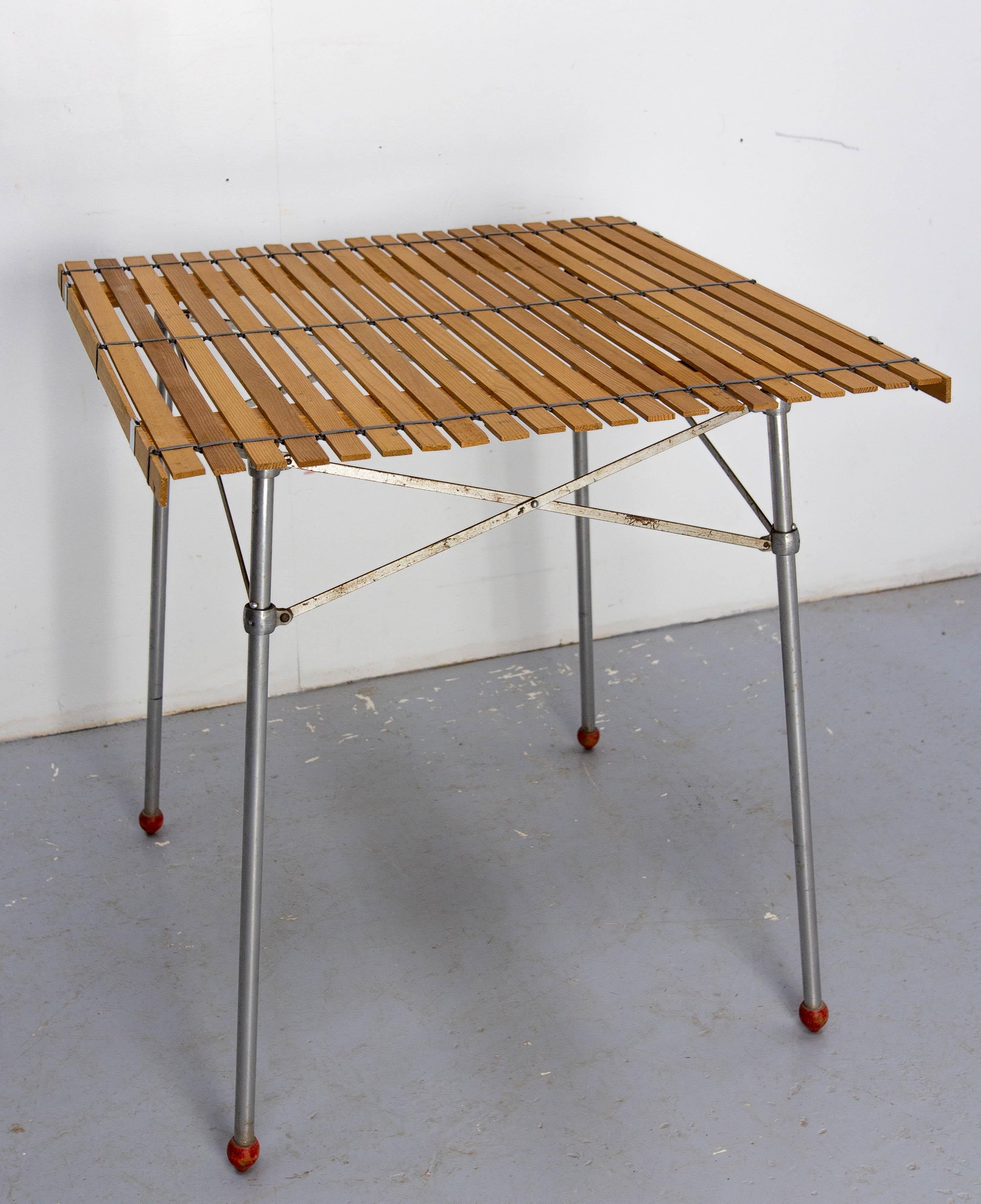 Mid-Century Modern Table de marché pliante française Table en fer et pin ou Pic-Nic, circa 1950 en vente