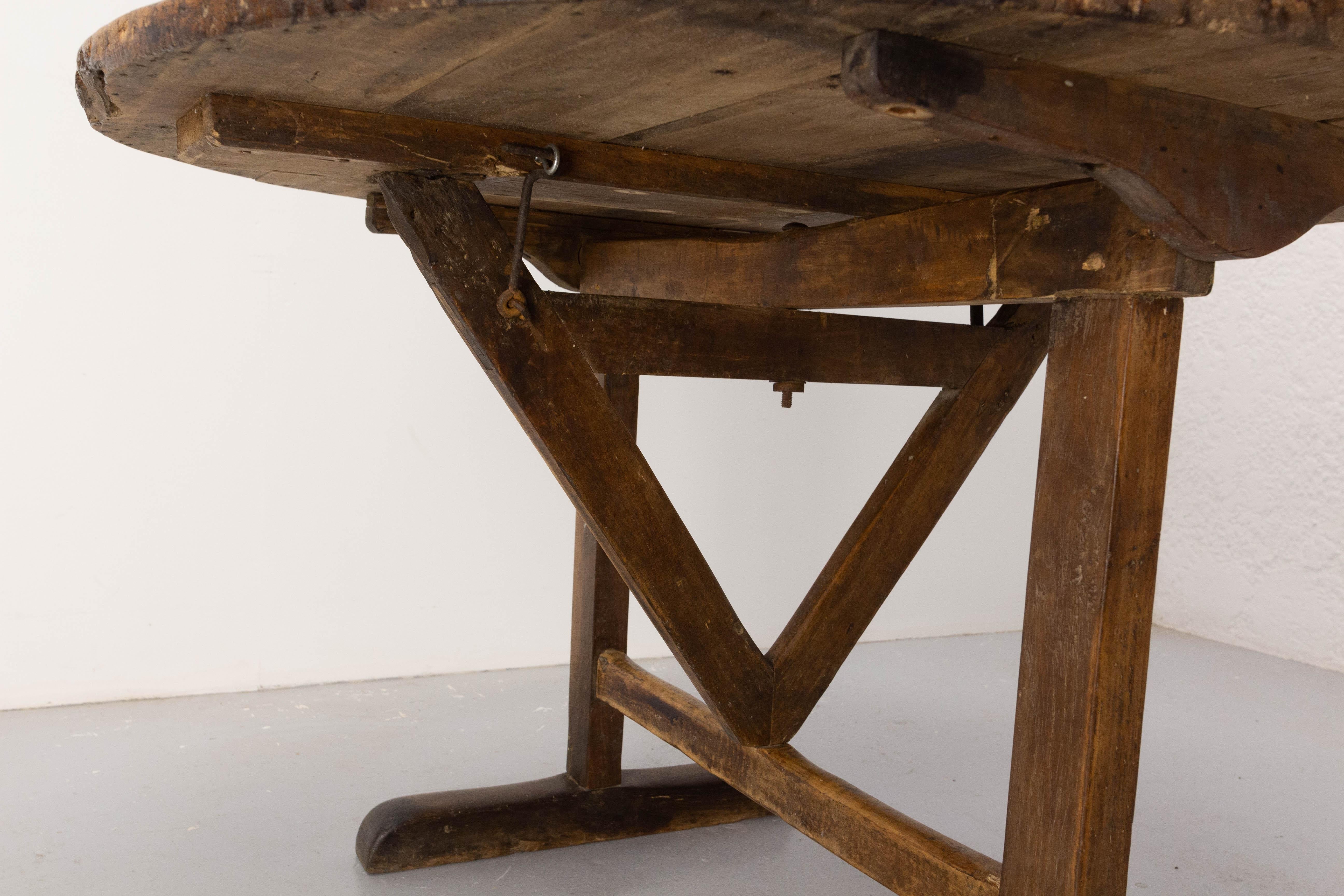 Französischer klappbarer Tisch aus Eiche und Pappelholz, Weinmacher-Tisch, 19. Jahrhundert im Angebot 6