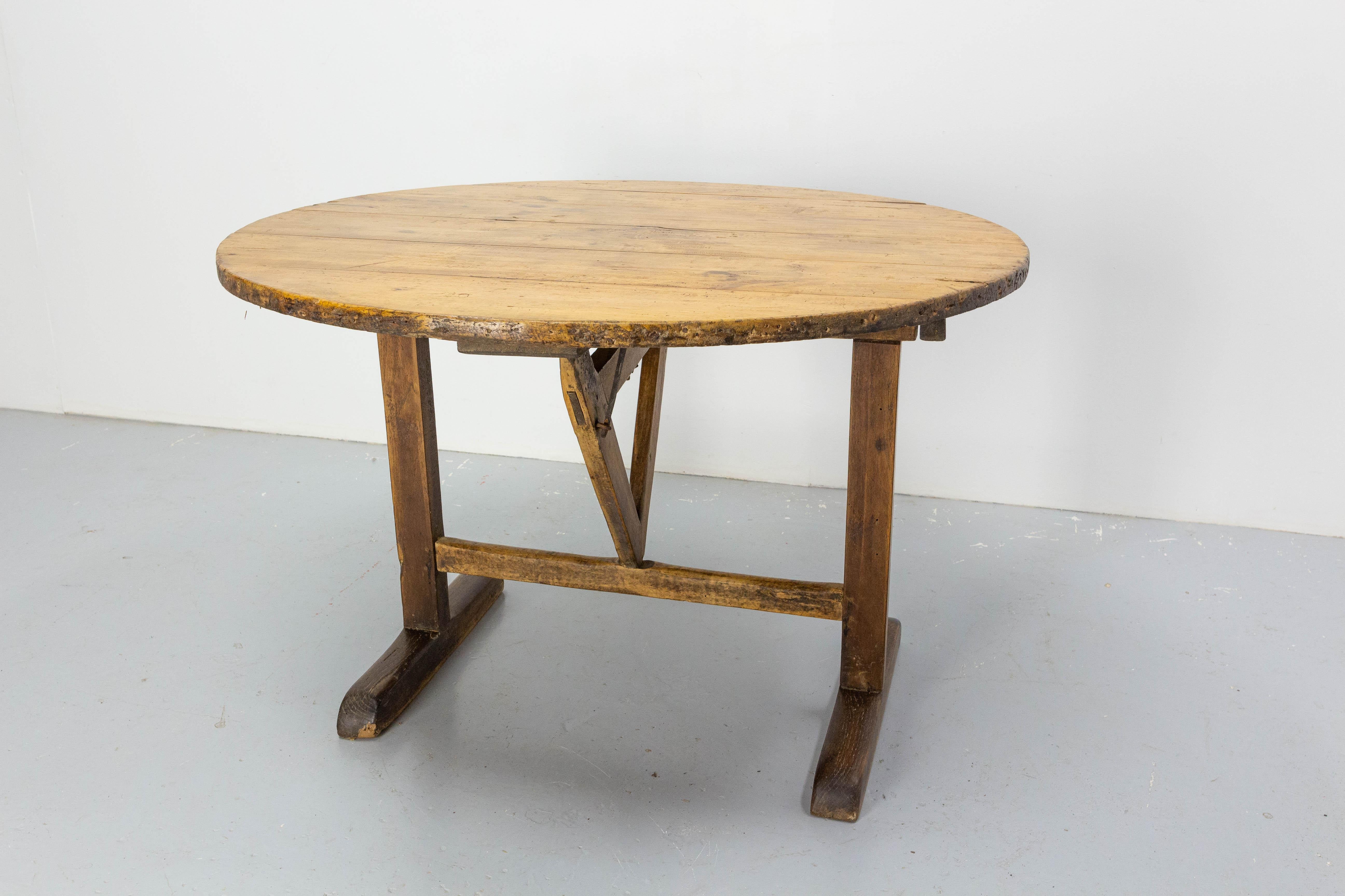 Französischer klappbarer Tisch aus Eiche und Pappelholz, Weinmacher-Tisch, 19. Jahrhundert im Angebot 2