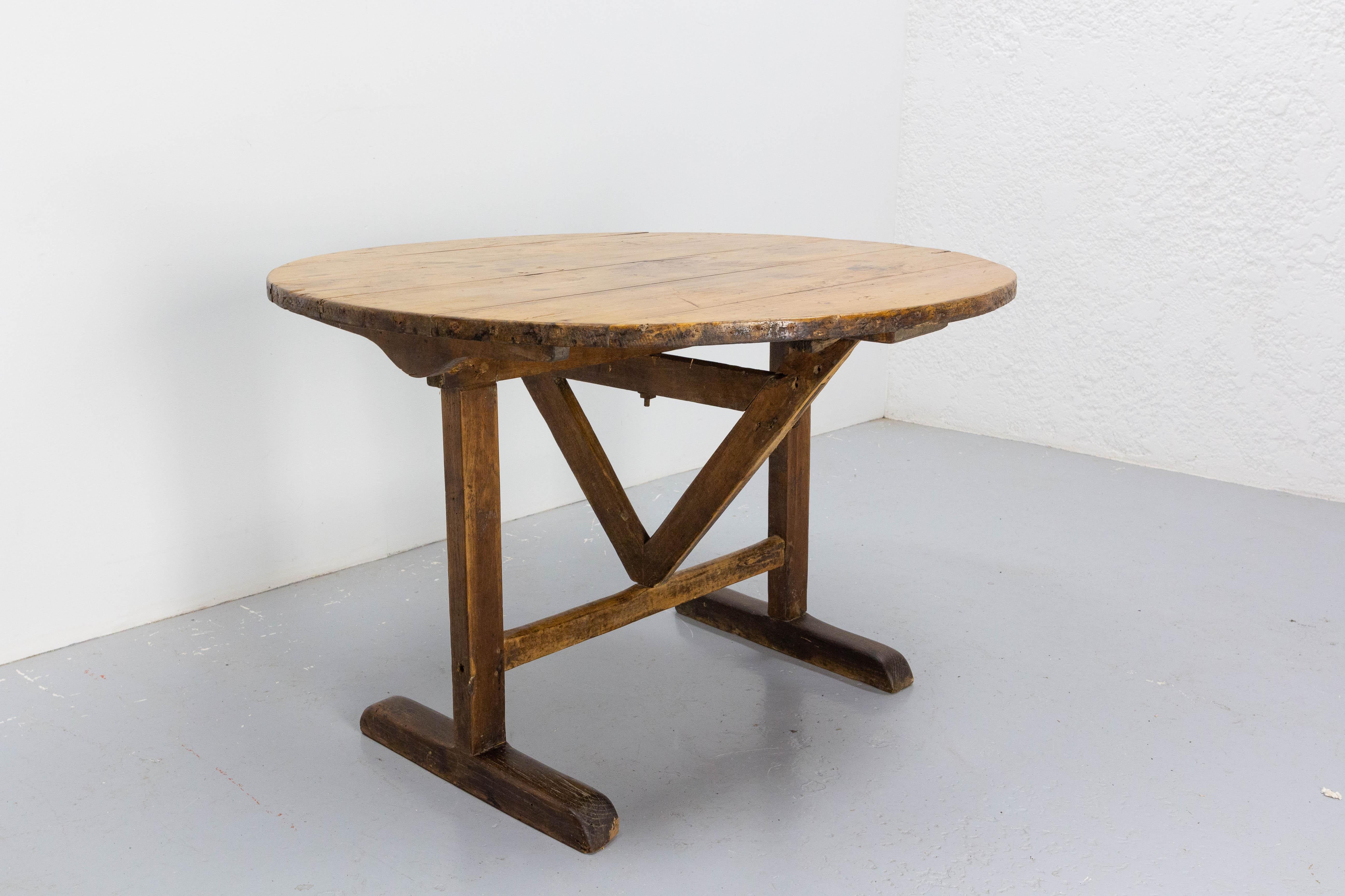 Französischer klappbarer Tisch aus Eiche und Pappelholz, Weinmacher-Tisch, 19. Jahrhundert im Angebot 3