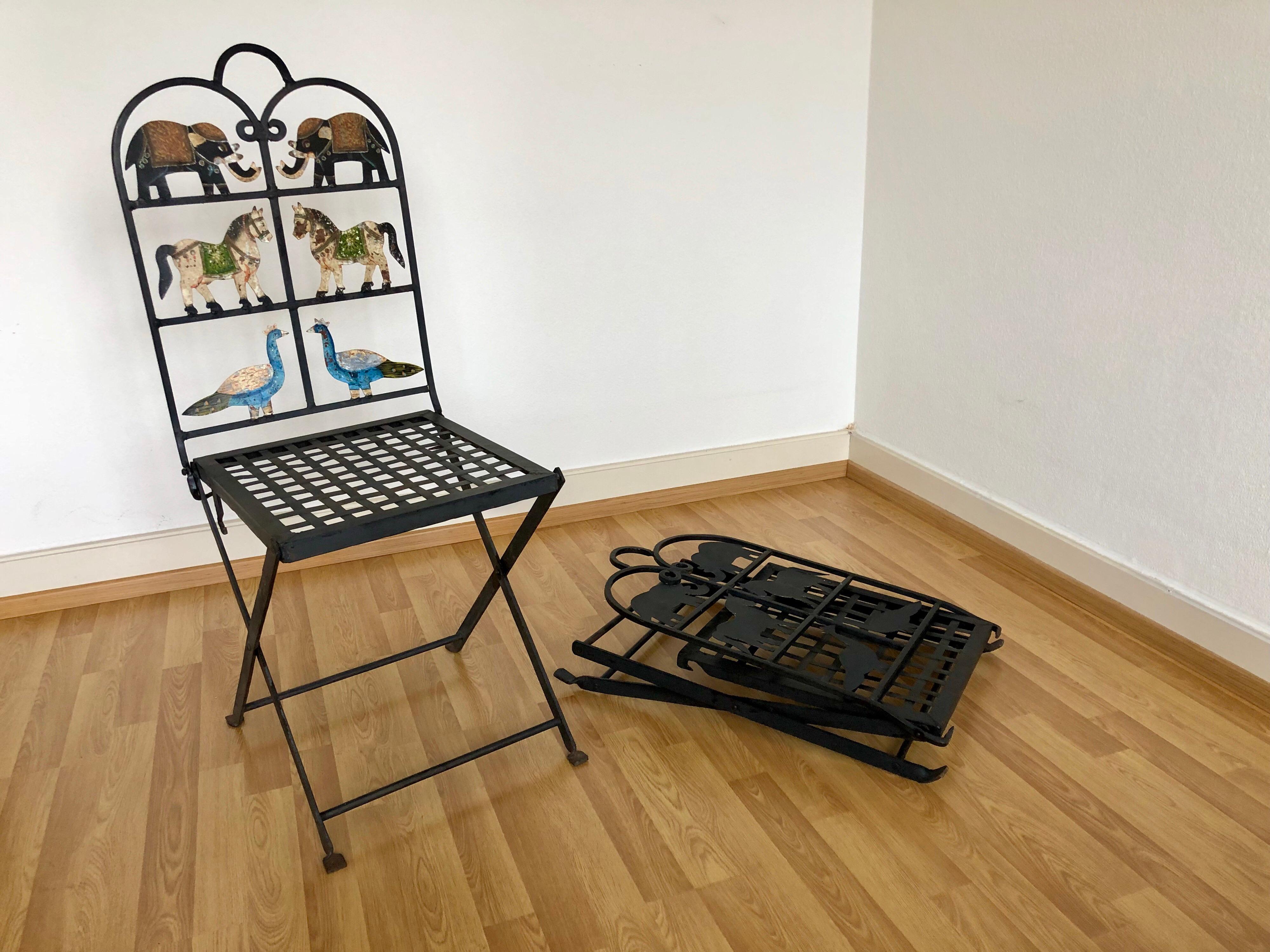 French Foldable Pair of Wrought Iron Garden Chairs with Animals Free Shipping In Good Condition In Sofia, BG