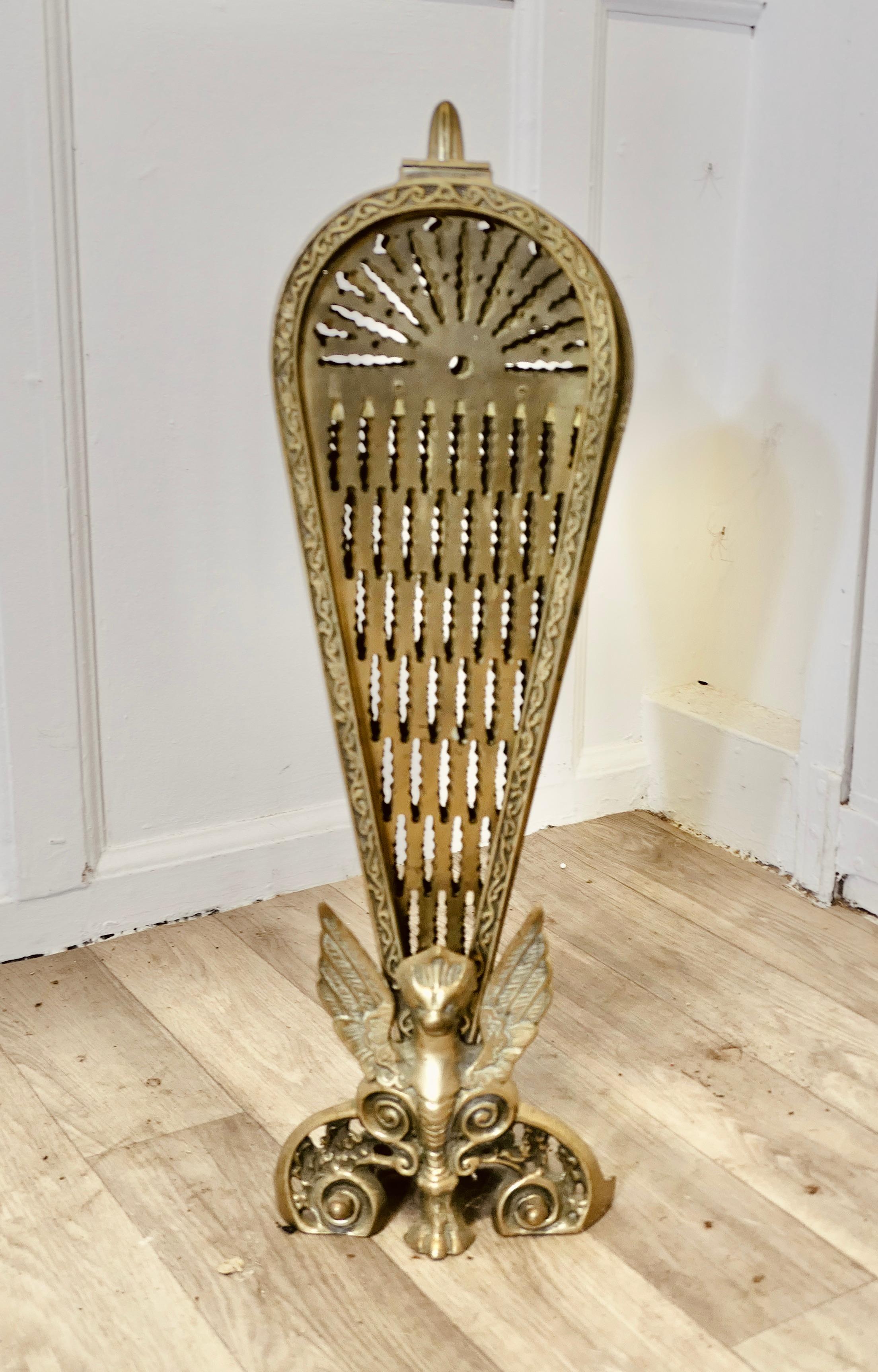 French Folding Brass Fan Fire Screen Peacock’s Tail Fire Guard In Good Condition For Sale In Godshill, Isle of Wight