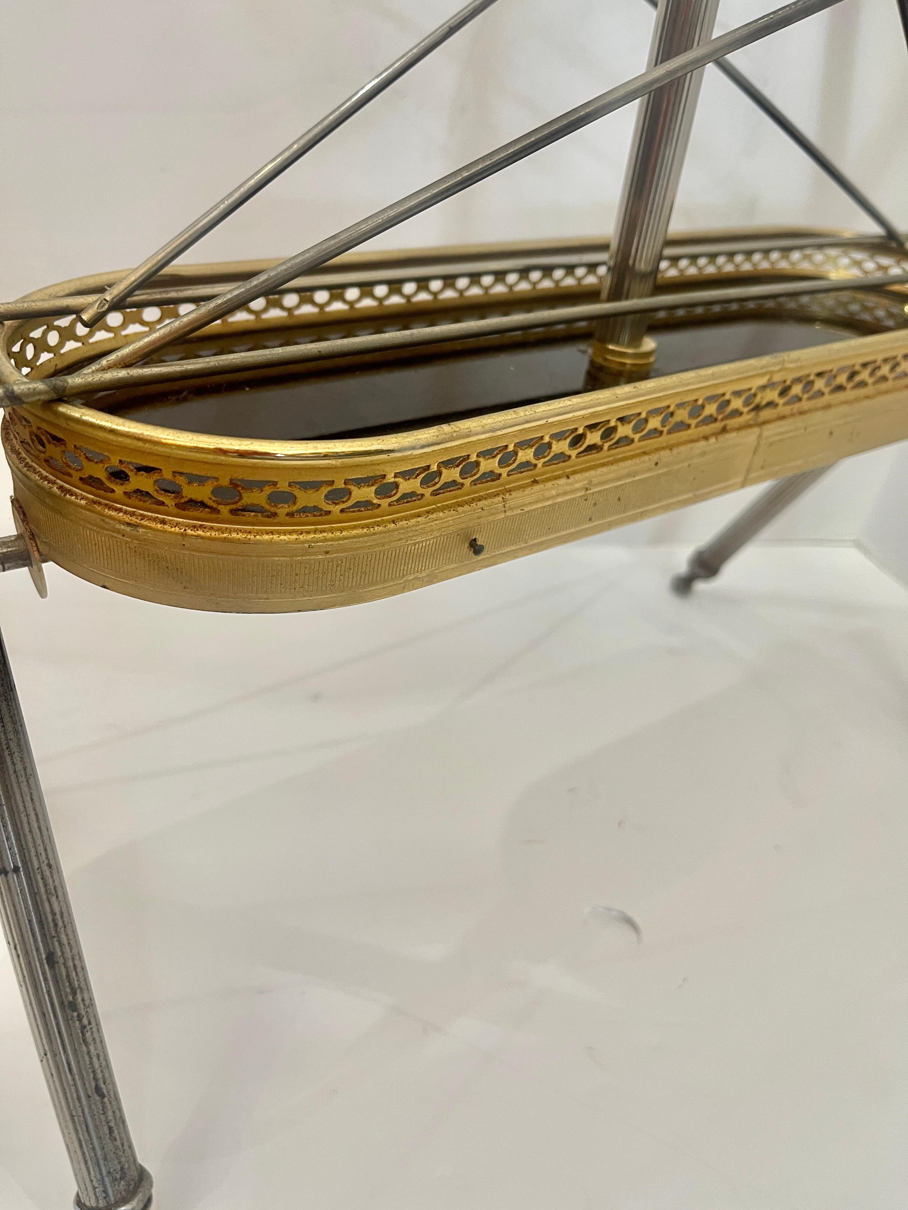 French Folding Magazine Rack, Neoclassical Style in Gilt Metal & Silver, 1950s In Good Condition For Sale In West Palm Beach, FL