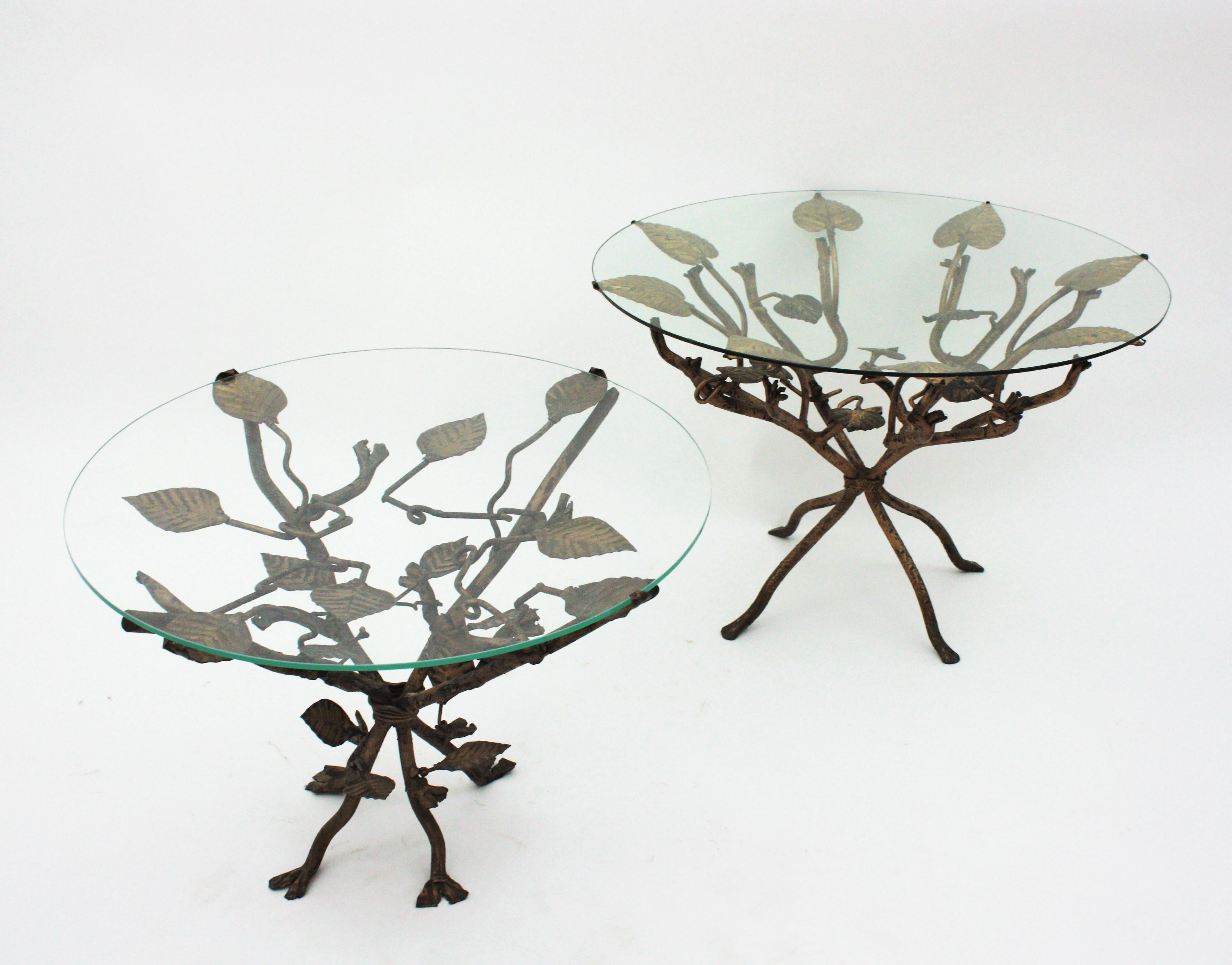1950s French Hollywood Regency Foliage Coffee Table in Gilt Iron For Sale 6