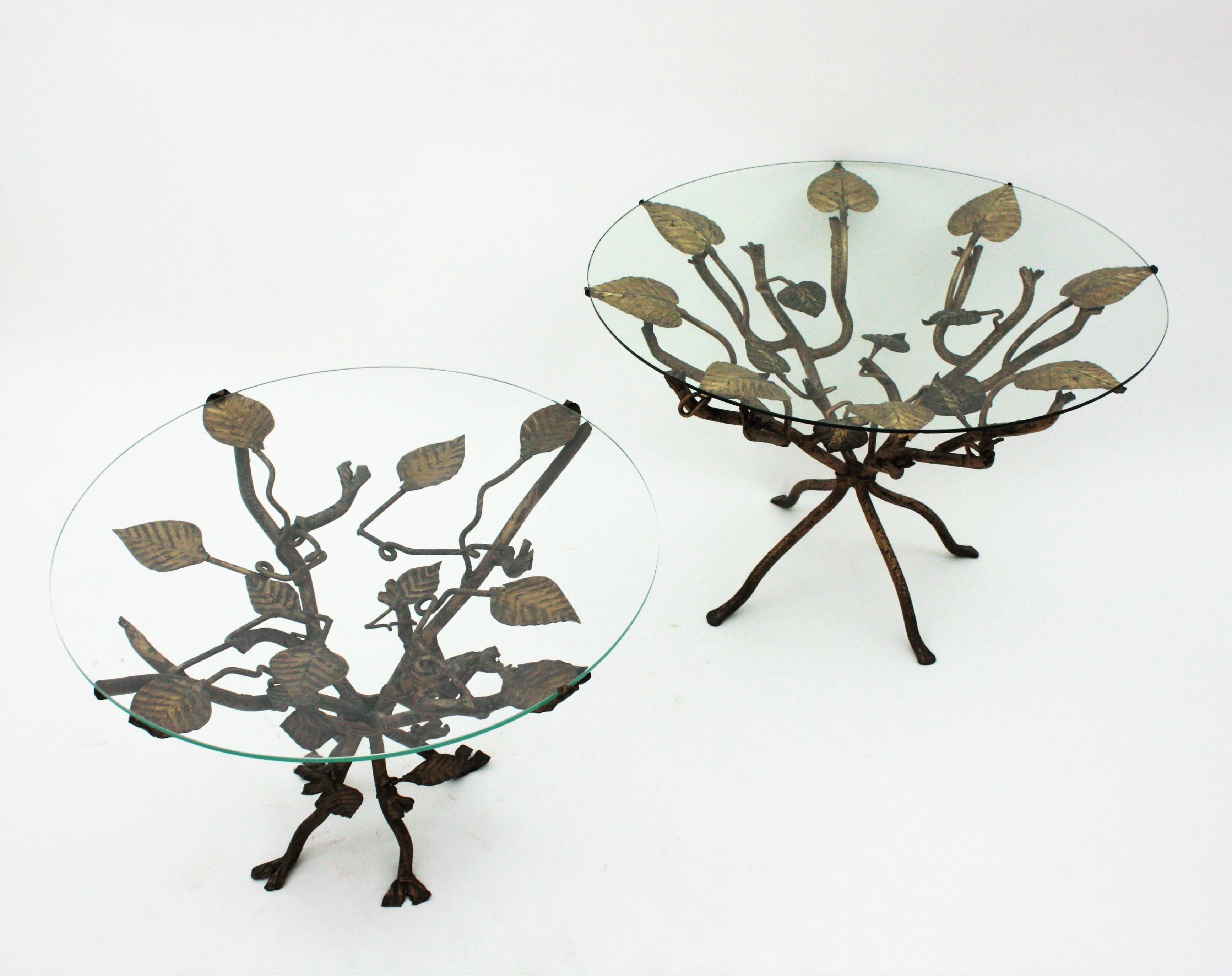 1950s French Hollywood Regency Foliage Coffee Table in Gilt Iron For Sale 14