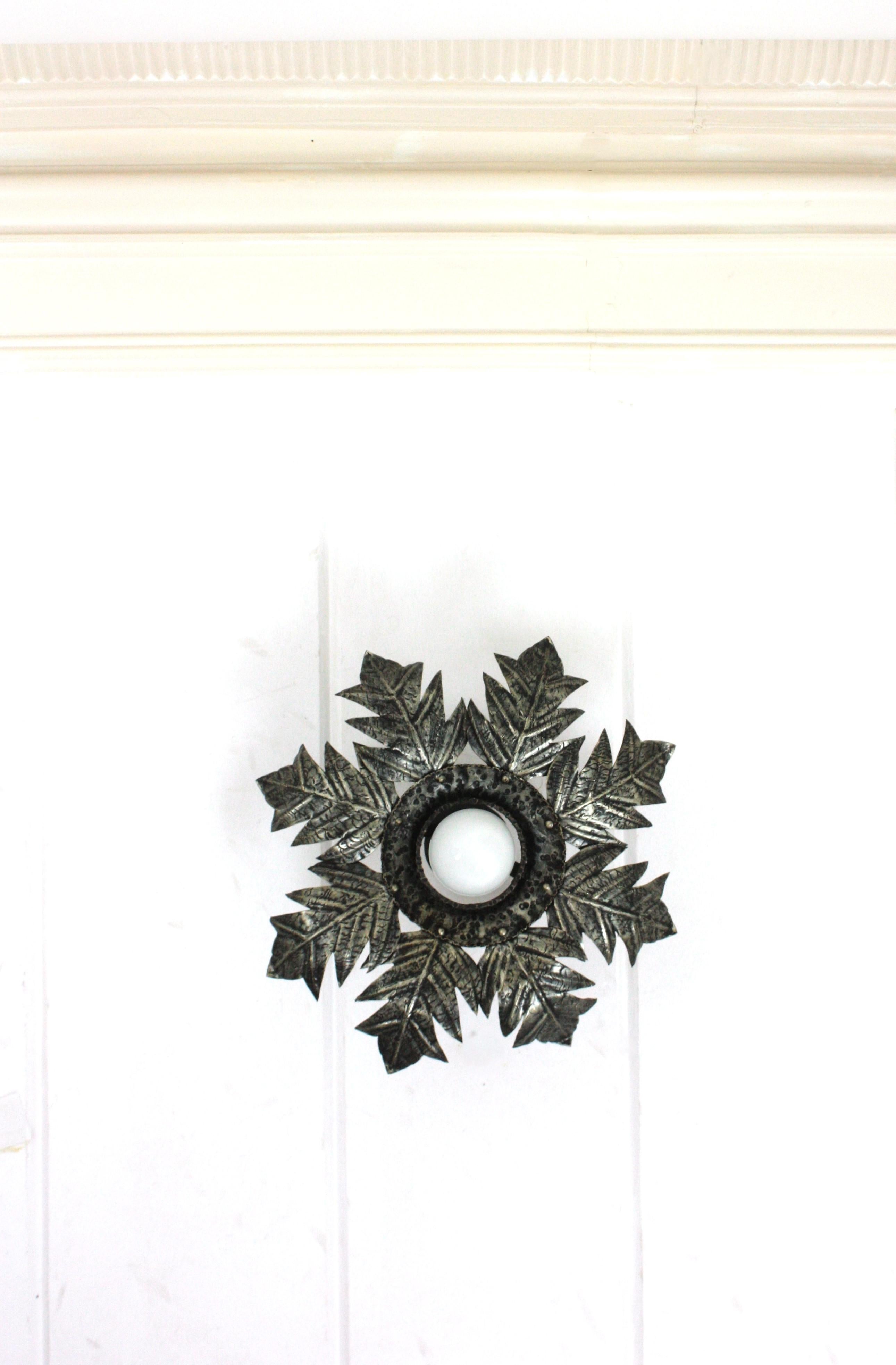 French Foliage Sunburst Light Fixture in Silvered Iron, 1950s  In Good Condition For Sale In Barcelona, ES