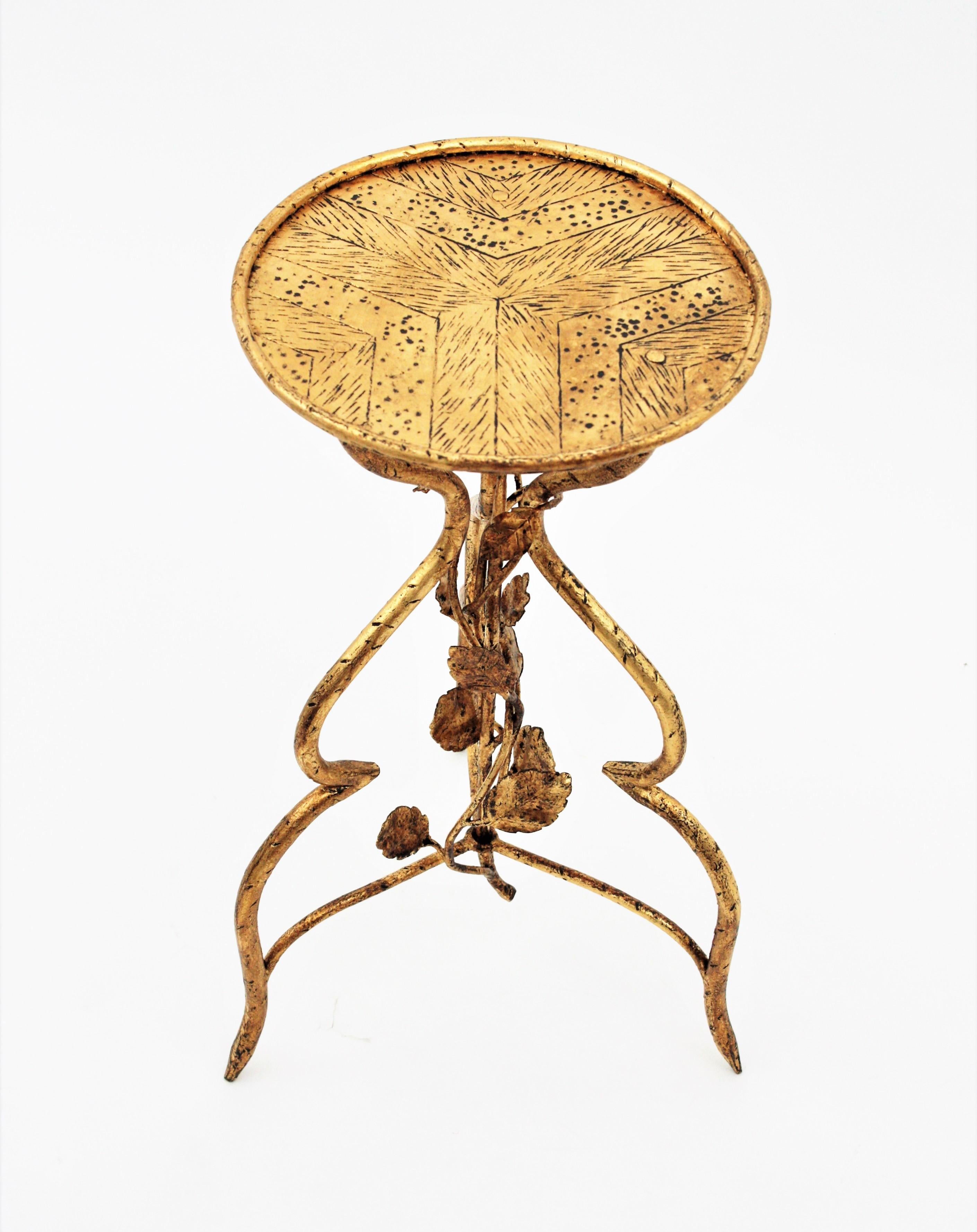 French Foliate Guéridon Drinks Table on Tripod Base, 1930s In Good Condition In Barcelona, ES