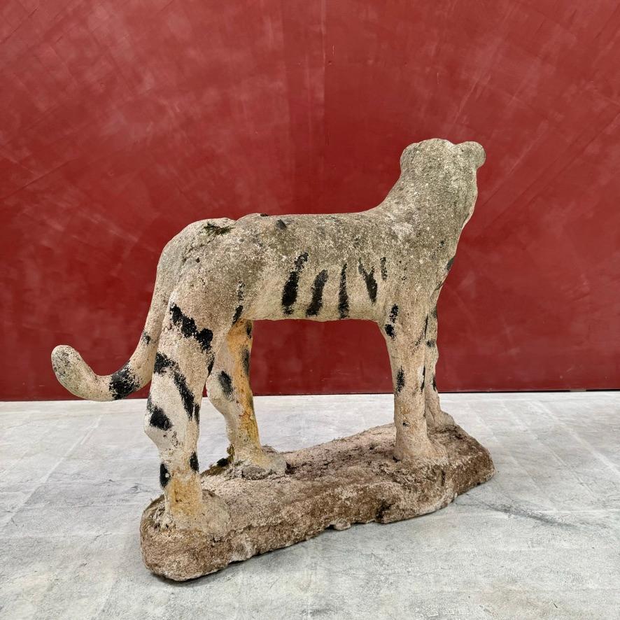 Arte popular francés Tigre de hormigón en venta 1