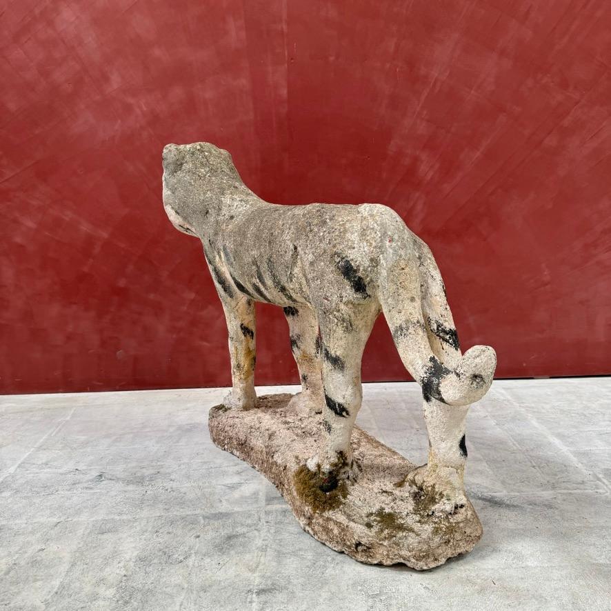 Arte popular francés Tigre de hormigón en venta 2