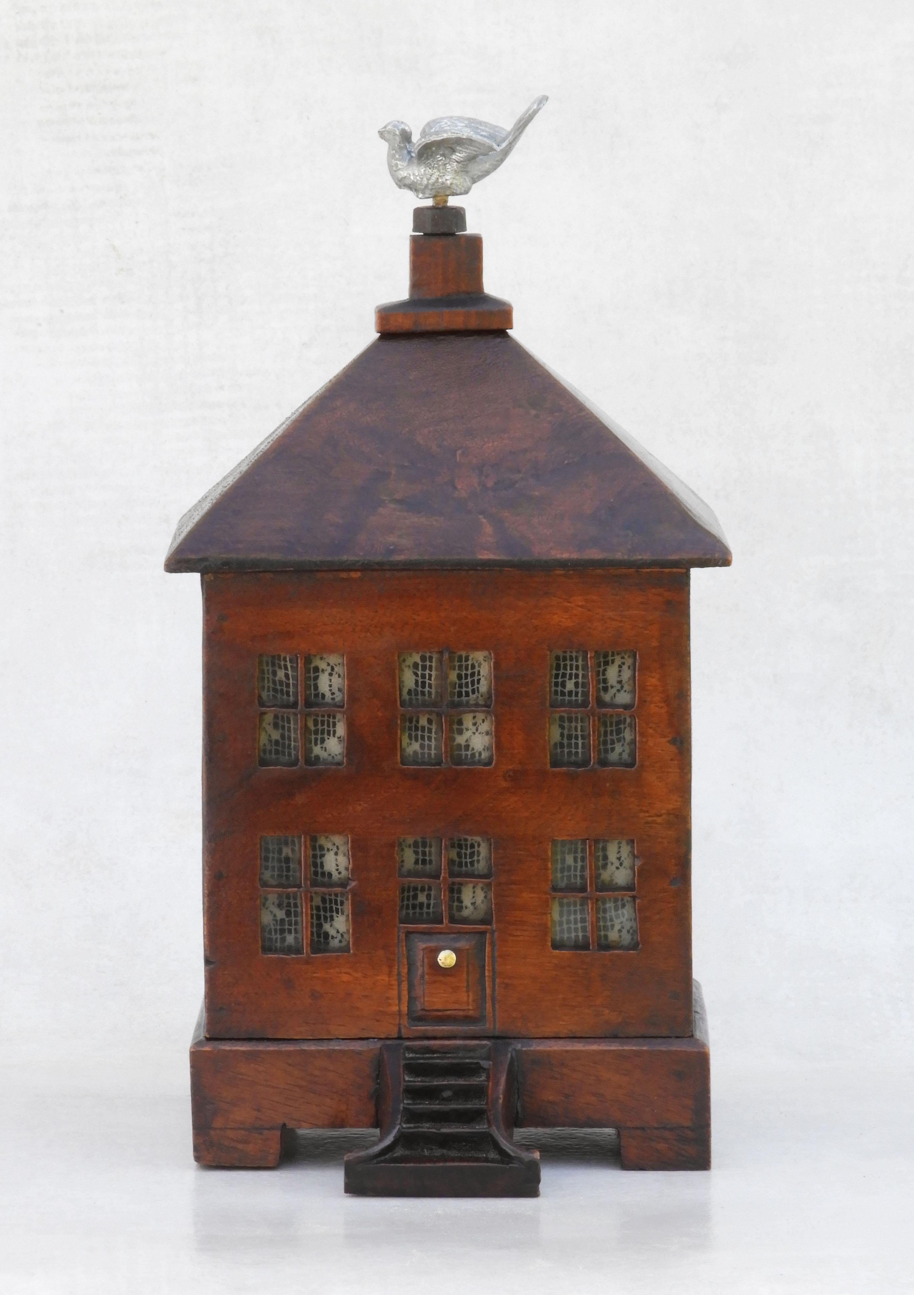 French Folk Art Money Box House c1900 In Good Condition In Trensacq, FR