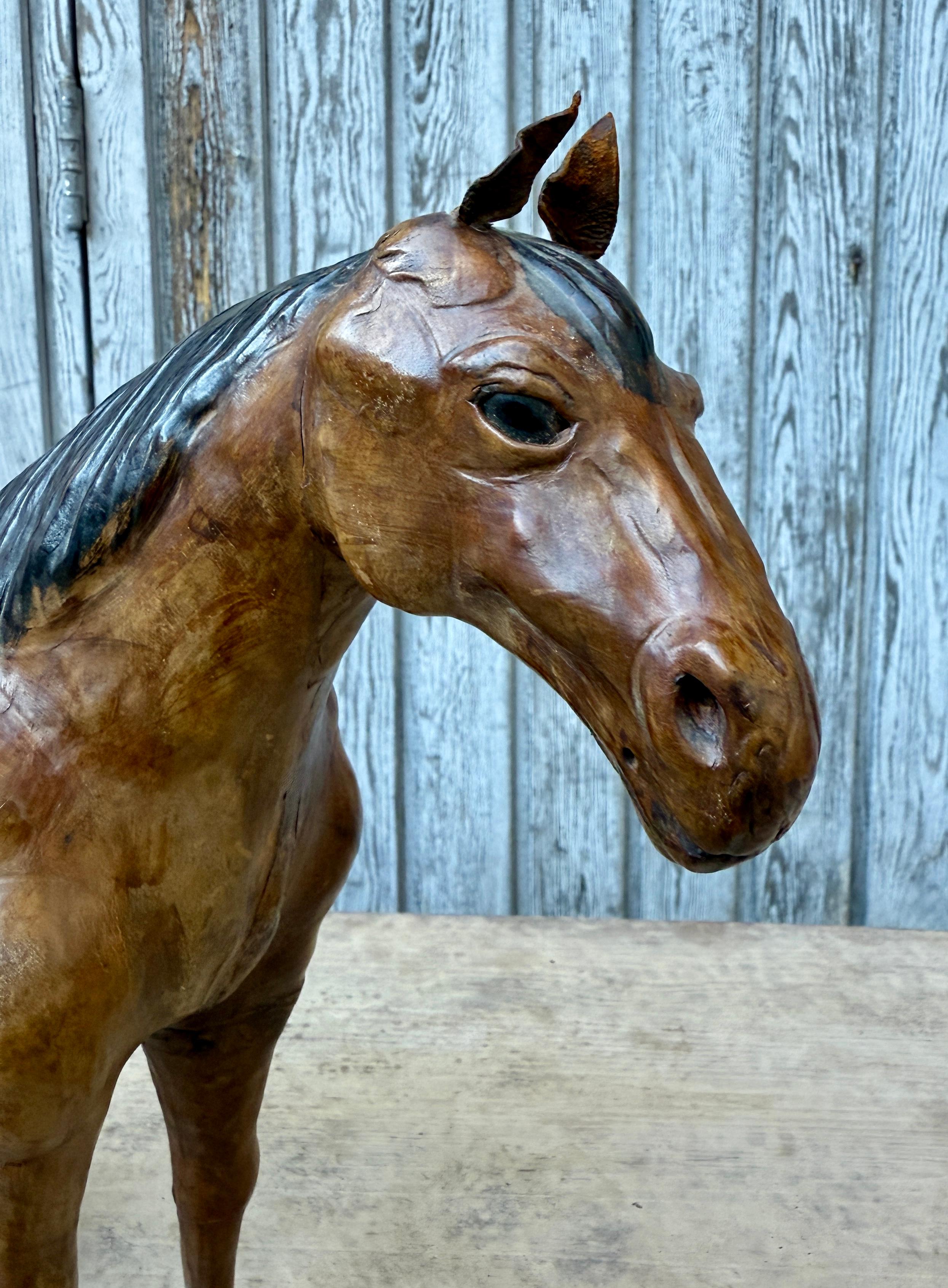 XX secolo Scultura d'arte popolare francese raffigurante un cavallo in pelle in vendita
