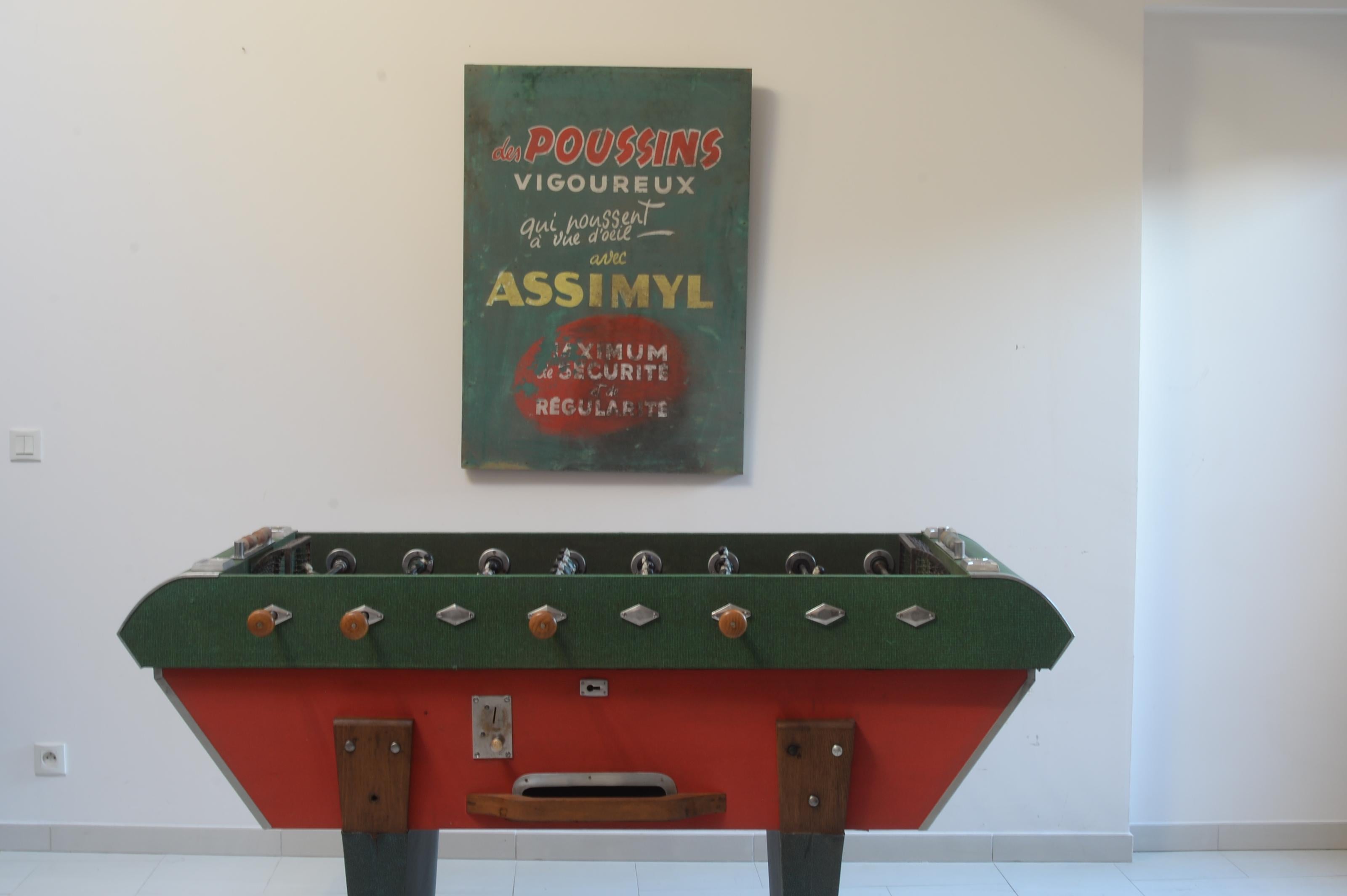 French Foosball collector By Bussoz complete, very good playability.
Completely original, the handles and shock absorbers are new and zinc rods angel.
Measures: Length 180 cm
Width 105 cm
Seat height 95 cm
Steel, aluminum, wood, oak, cast iron,