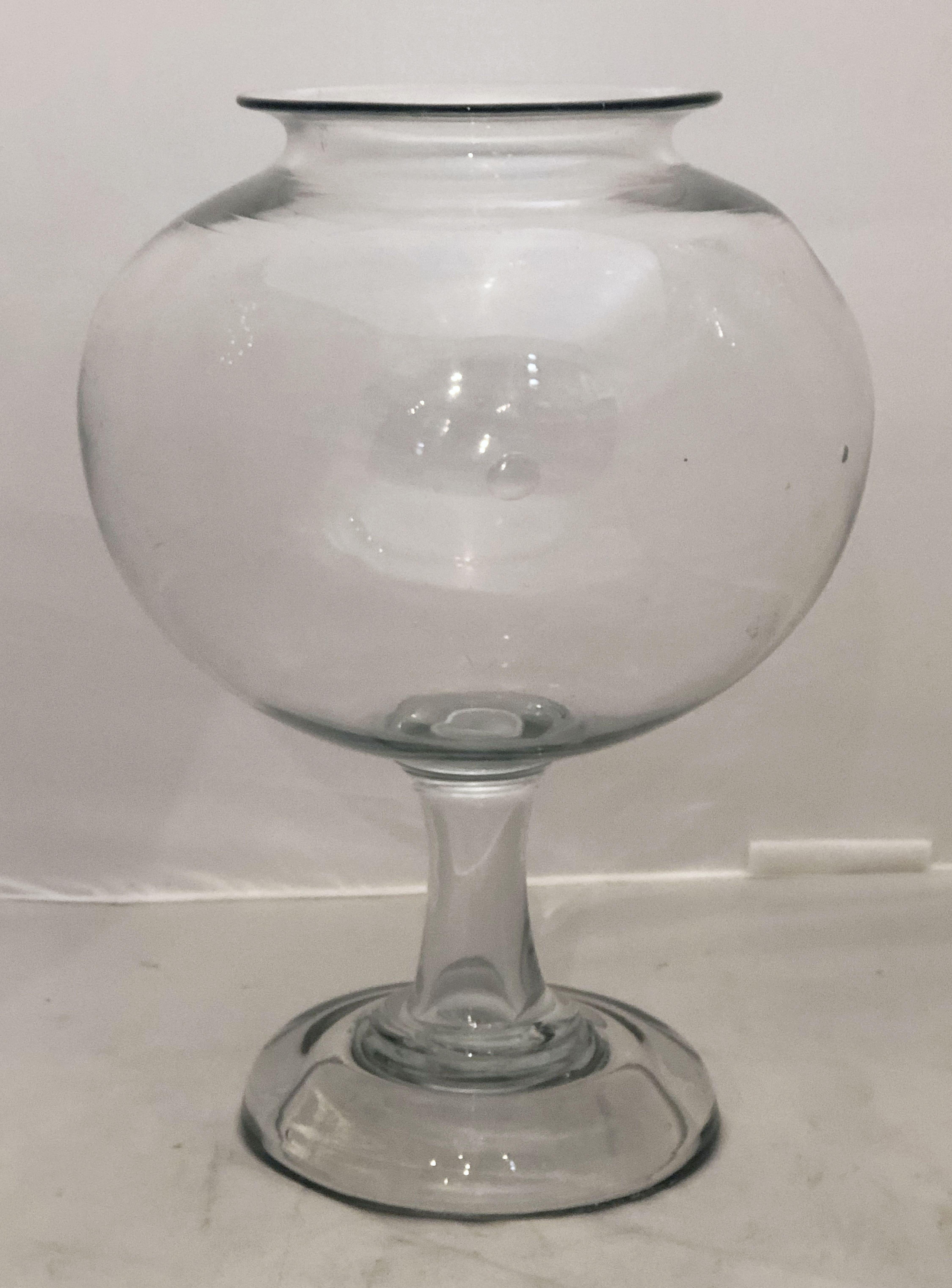 French Footed Leeches Jar of Glass from the 19th Century, a Medical Rarity In Good Condition In Austin, TX