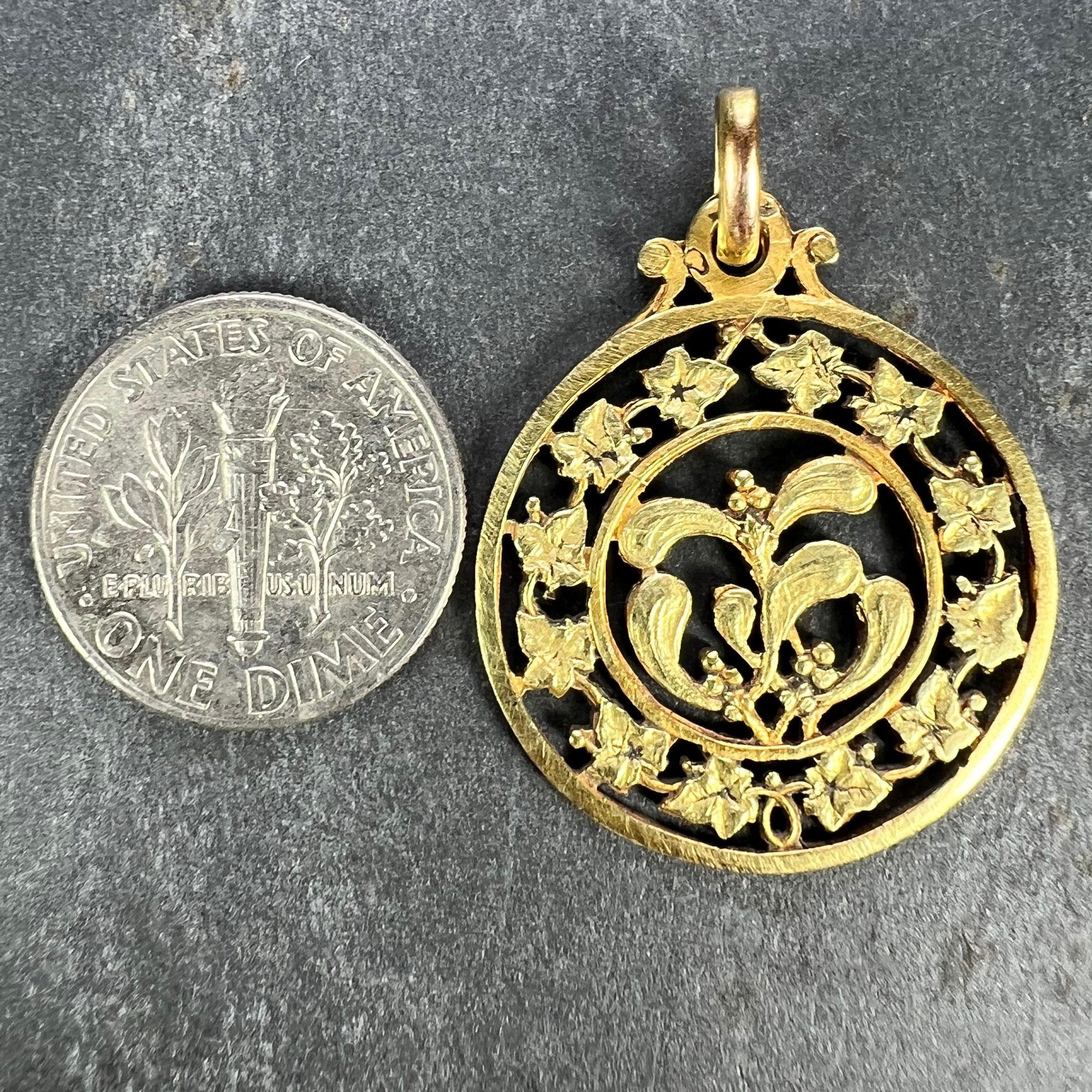 French Forever Love Mistletoe Ivy 18K Yellow Gold Charm Pendant For Sale 7