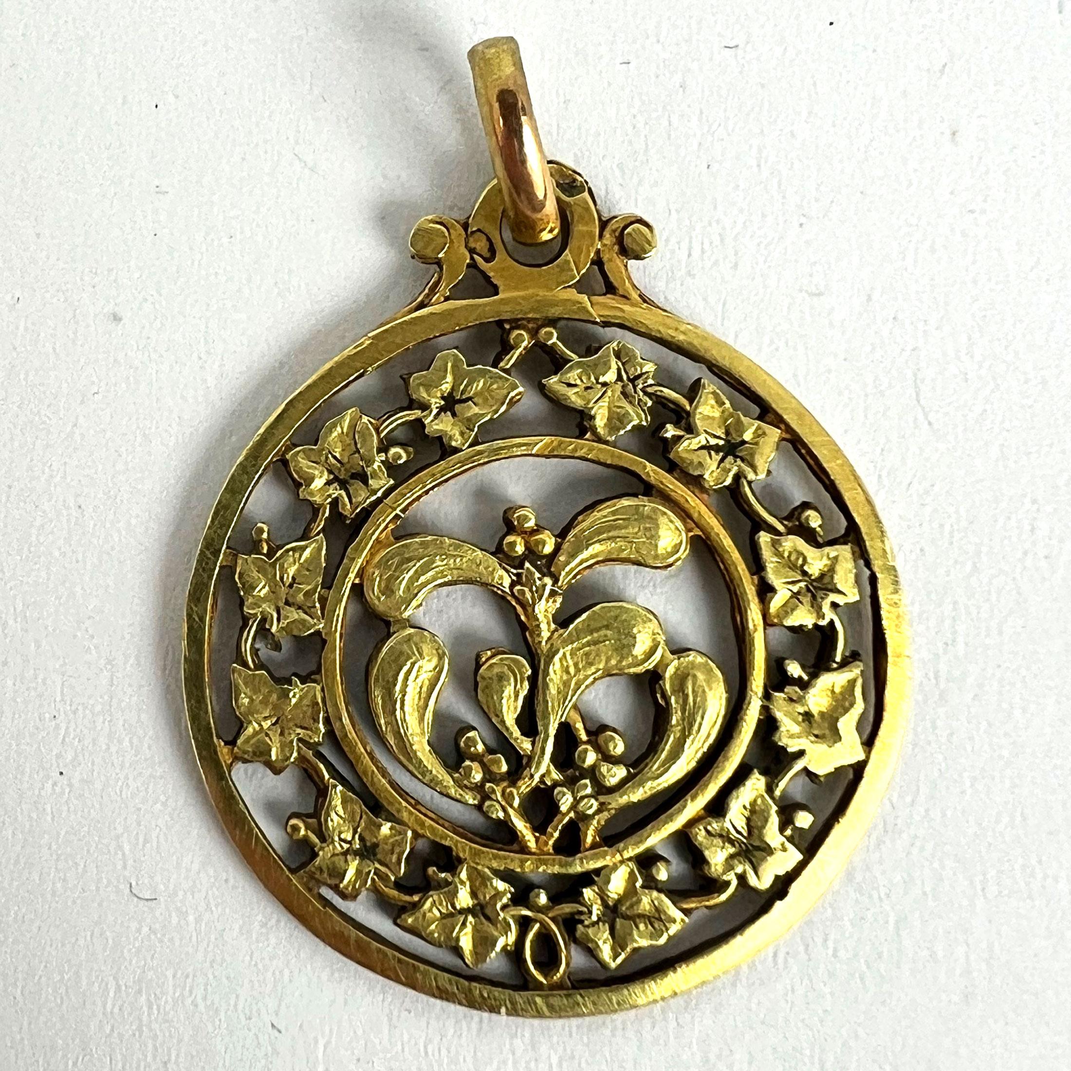 French Forever Love Mistletoe Ivy 18K Yellow Gold Charm Pendant For Sale 8