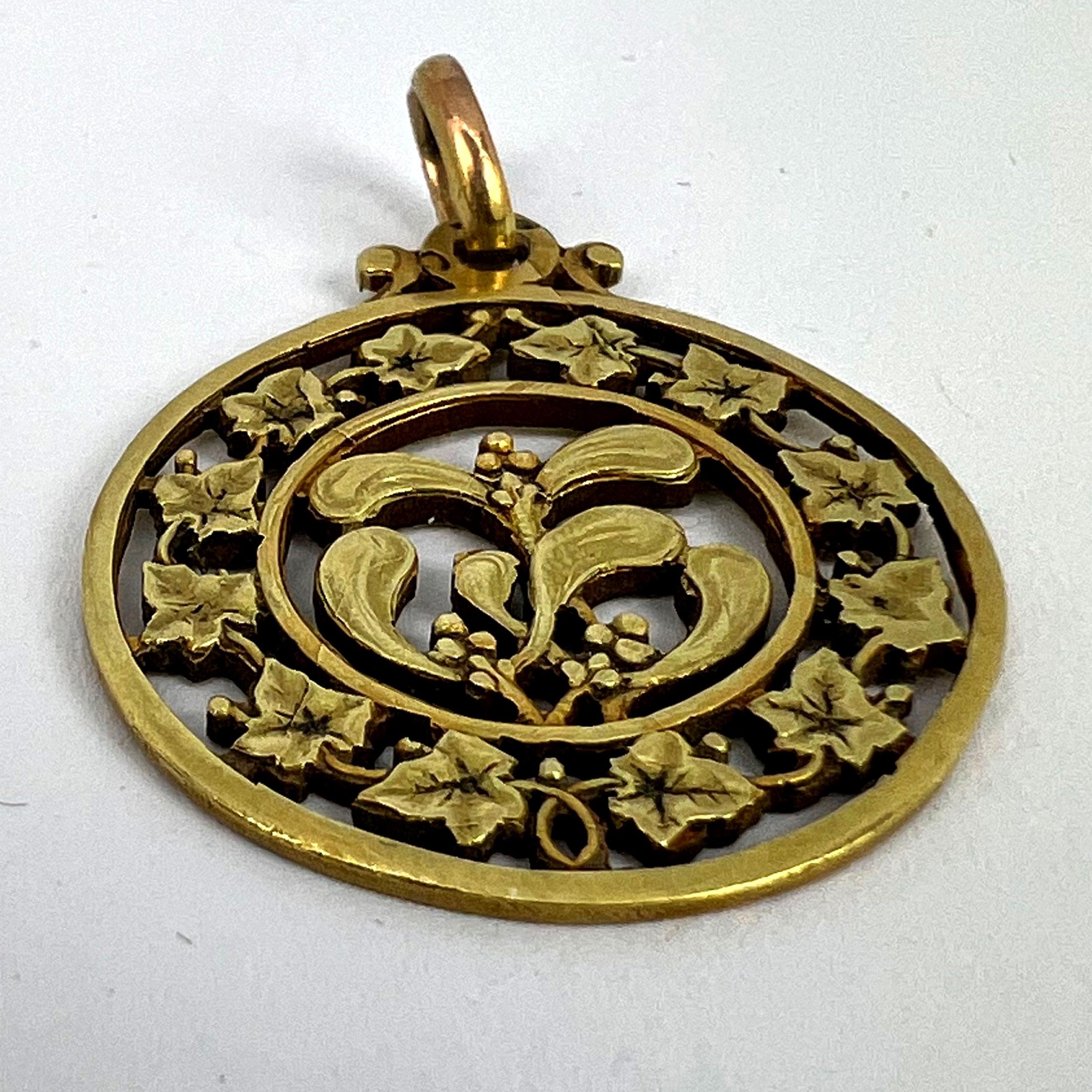 French Forever Love Mistletoe Ivy 18K Yellow Gold Charm Pendant For Sale 10
