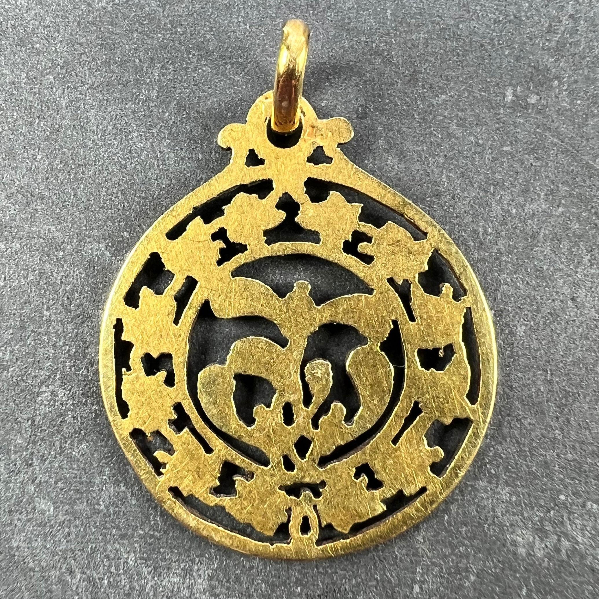 French Forever Love Mistletoe Ivy 18K Yellow Gold Charm Pendant In Good Condition For Sale In London, GB