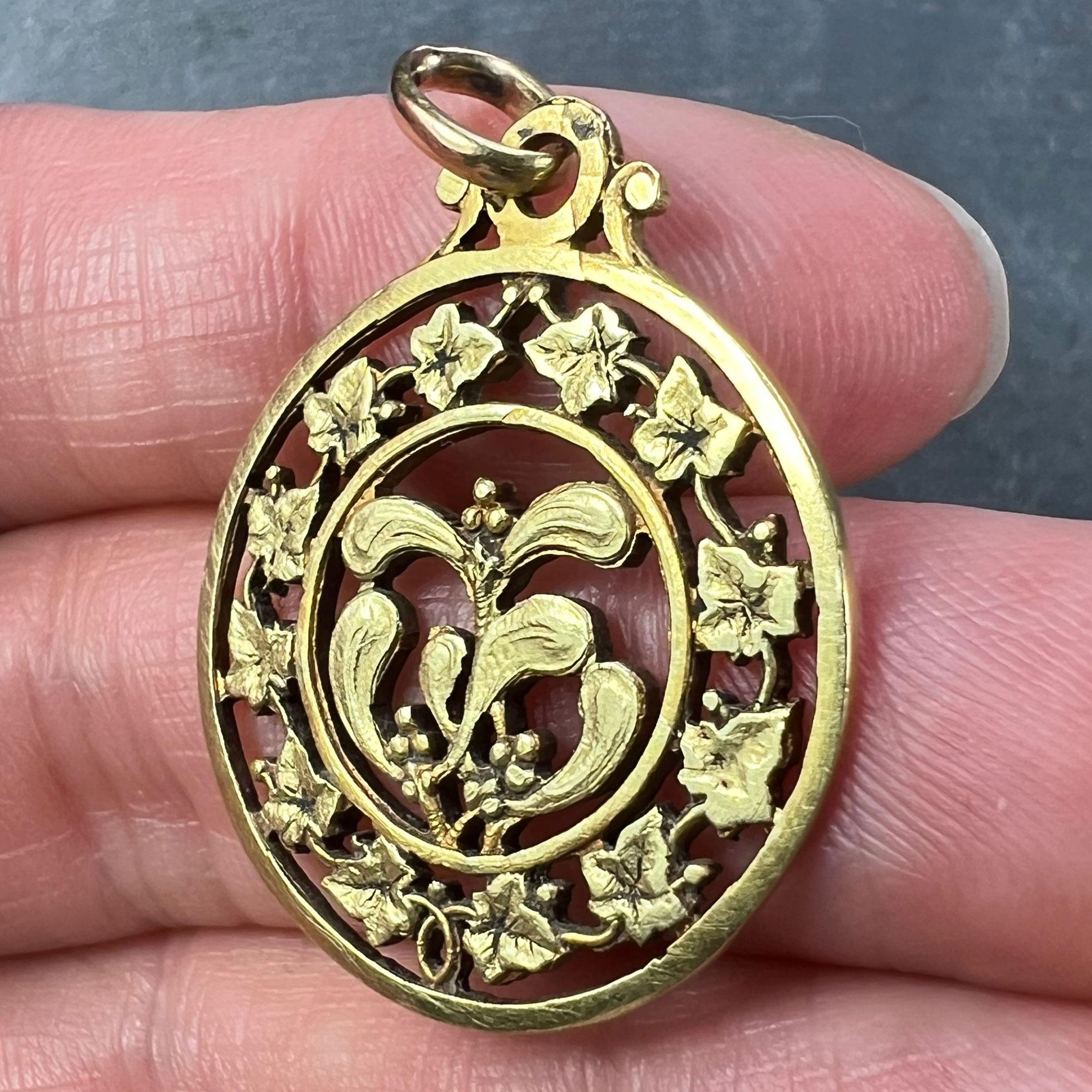 French Forever Love Mistletoe Ivy 18K Yellow Gold Charm Pendant For Sale 2