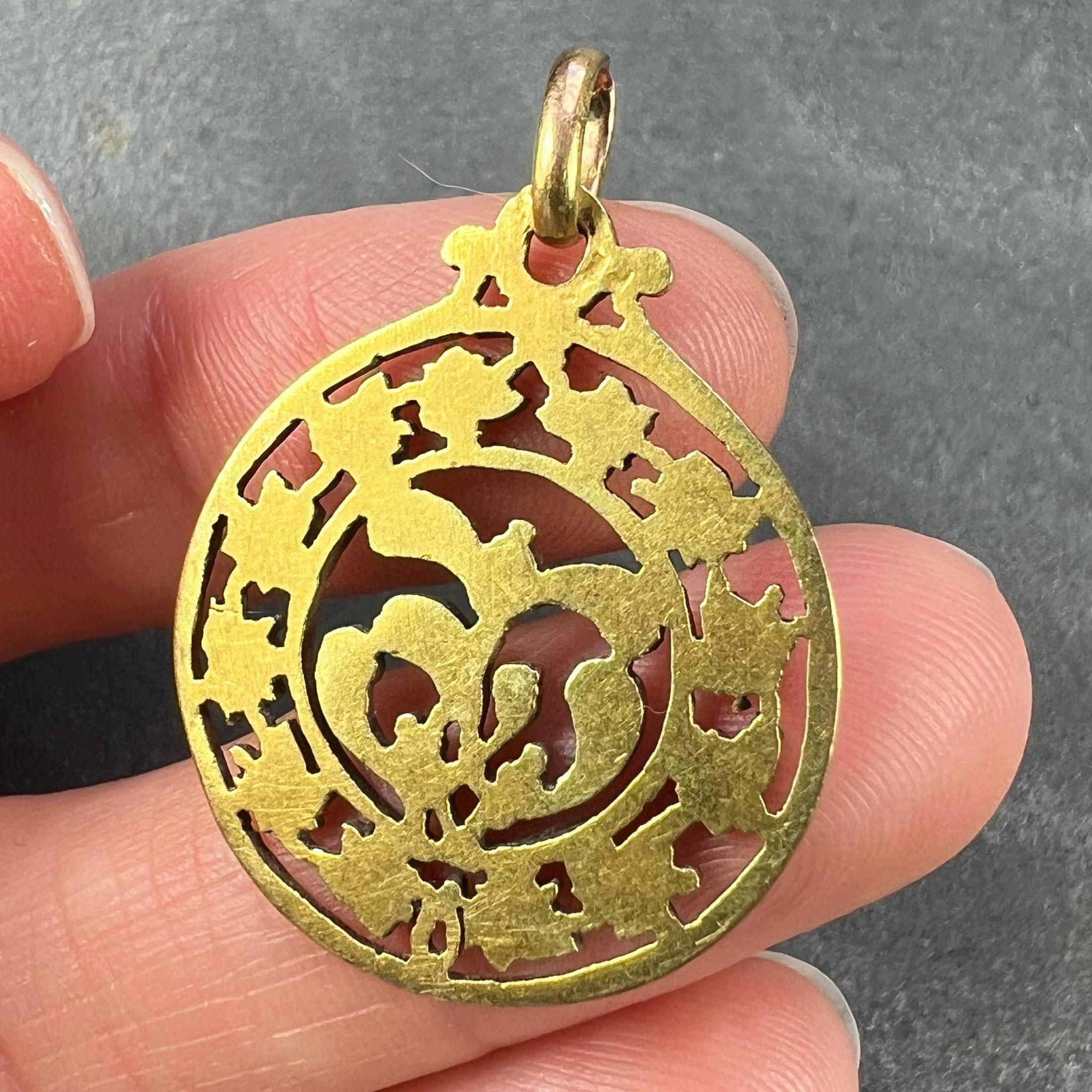 French Forever Love Mistletoe Ivy 18K Yellow Gold Charm Pendant For Sale 5