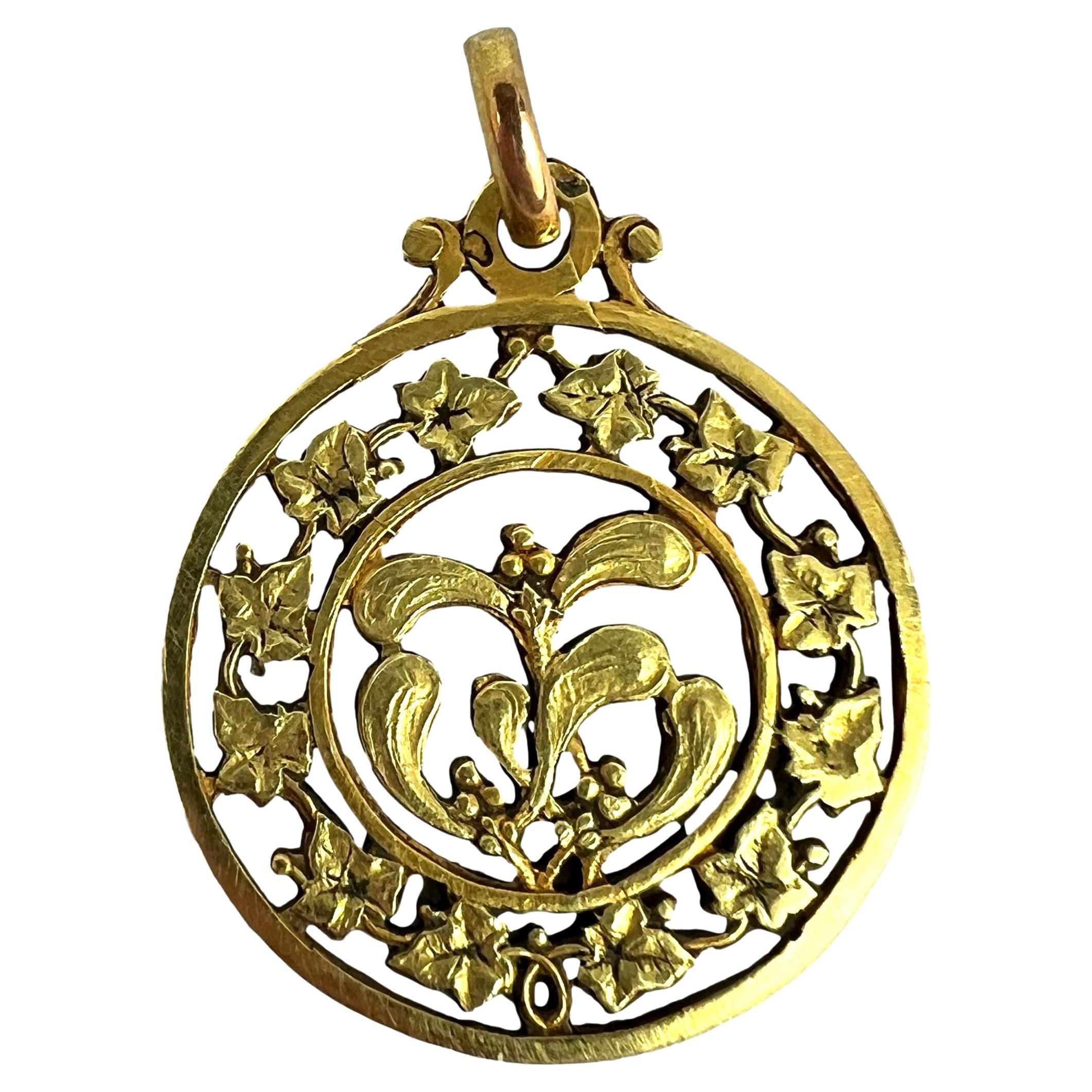 French Forever Love Mistletoe Ivy 18K Yellow Gold Charm Pendant For Sale