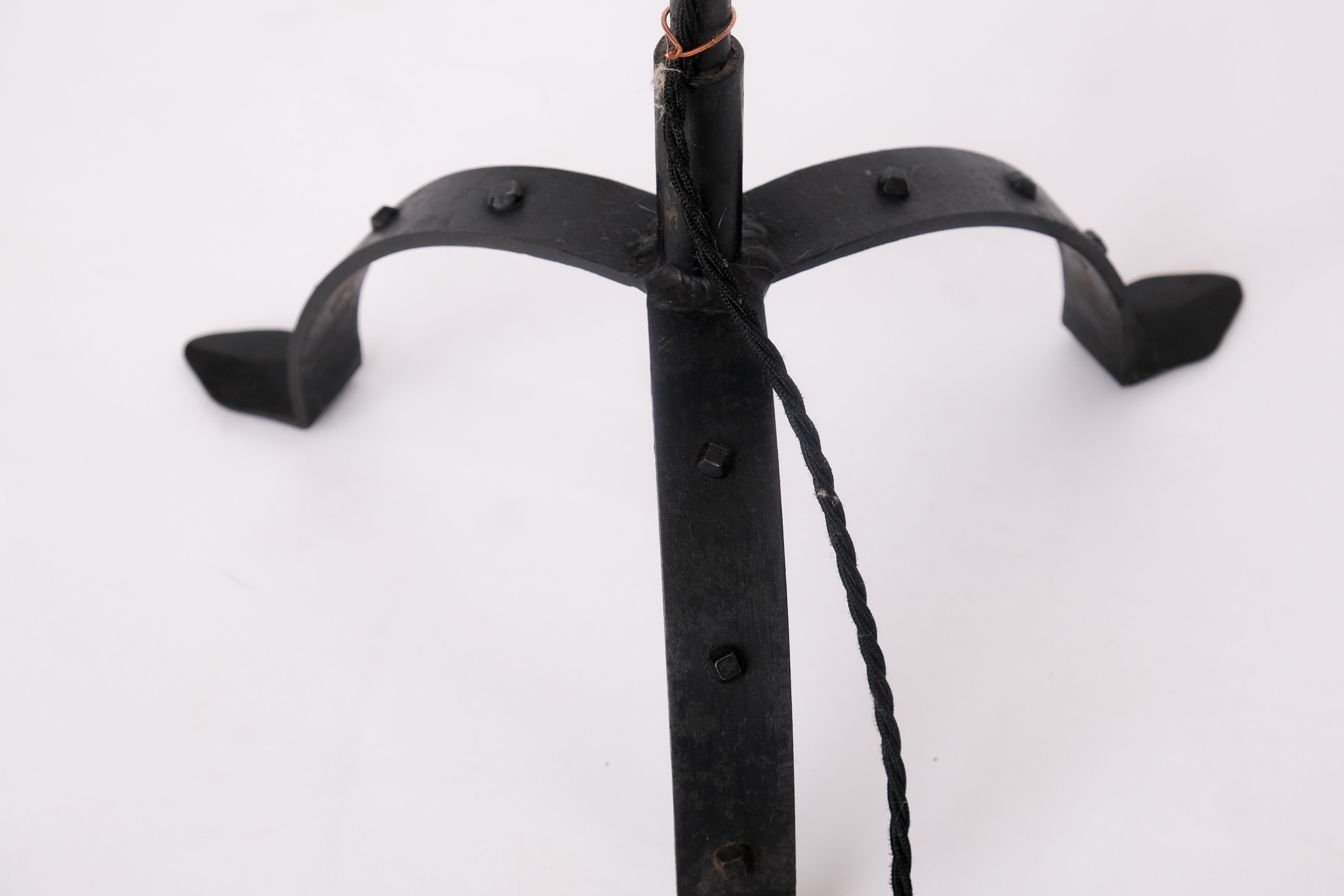 French forged iron folk-art floor lamp c.1950 In Good Condition For Sale In Holmfirth, GB