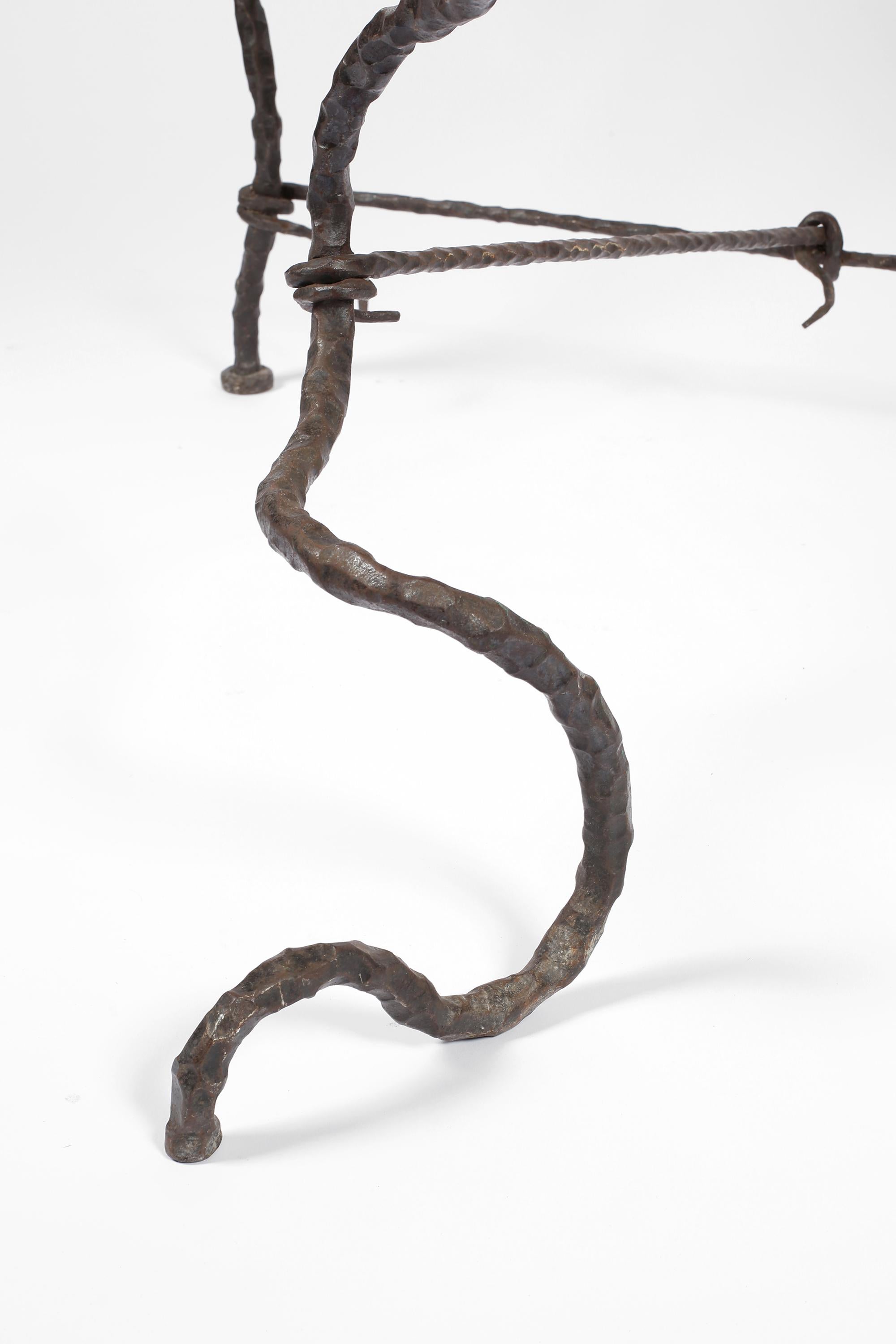 Table centrale française en fer forgé et pierre calcaire à la manière de Diego Giacometti 7