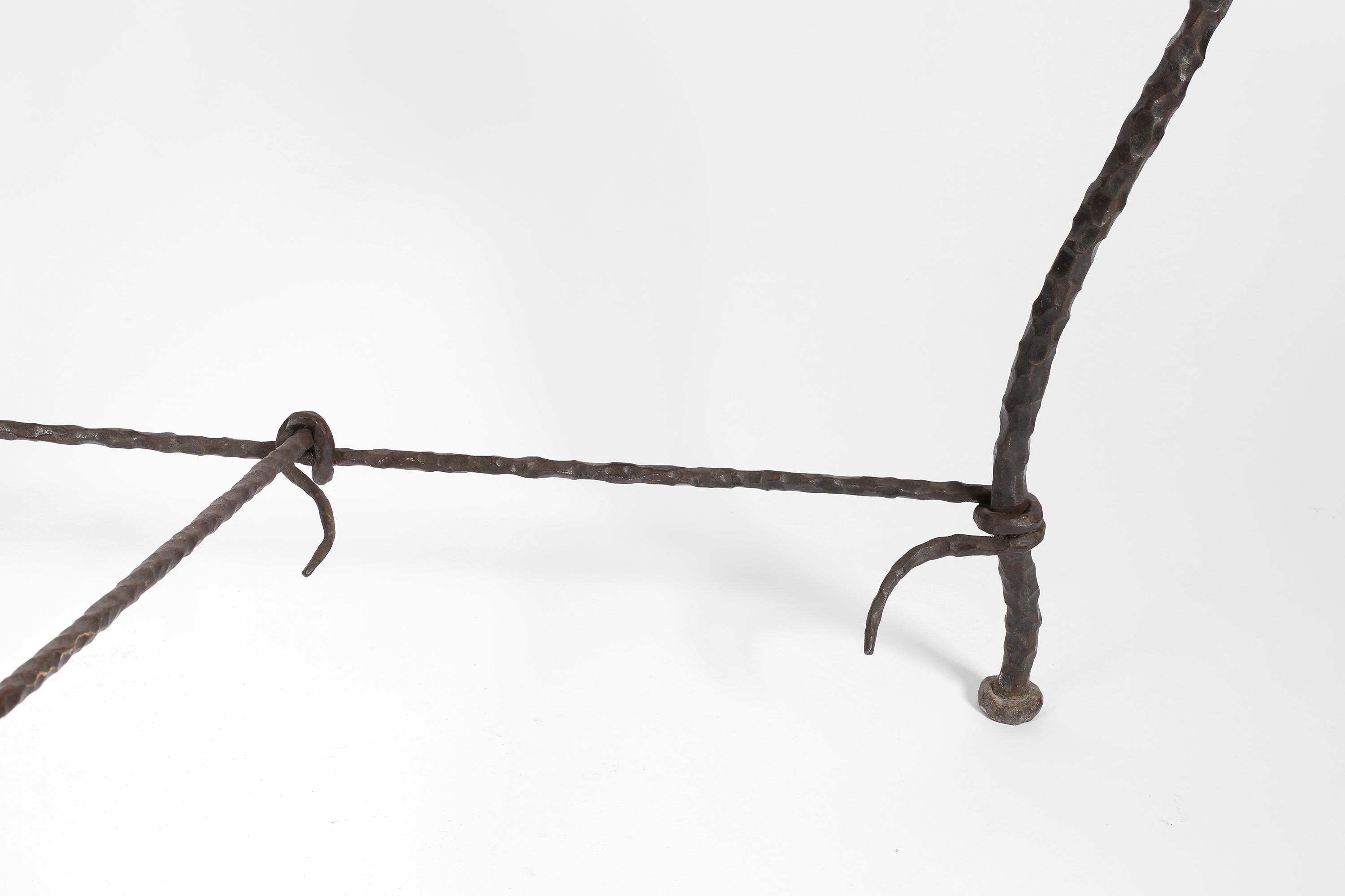 Fer Table centrale française en fer forgé et pierre calcaire à la manière de Diego Giacometti en vente