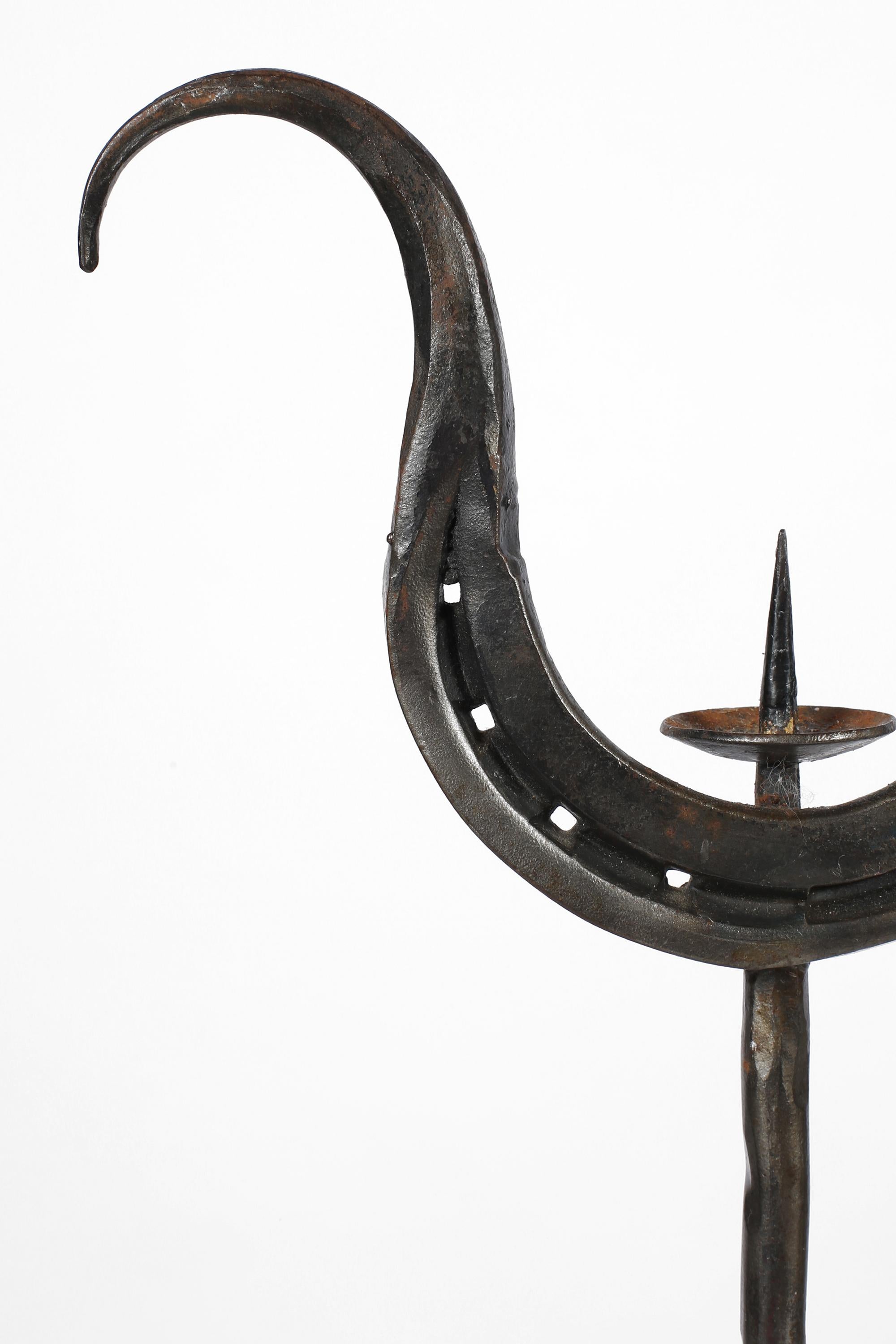 Candelero Zoomorfo de Hierro Forjado Francés de Mediados de Siglo Estilo Marolles Gallo en venta 1