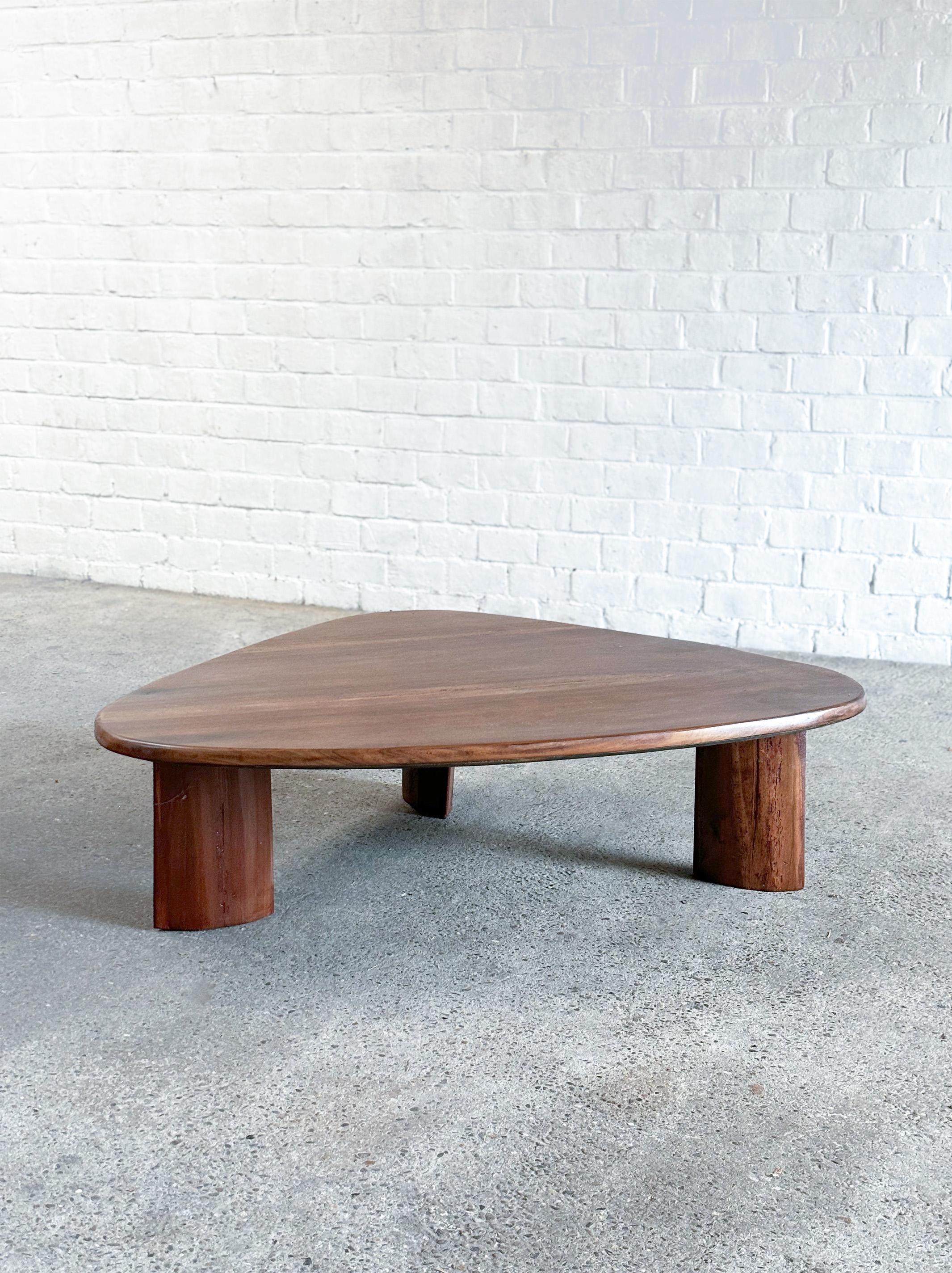 Français Table basse libre dans le style de Charlotte Perriand