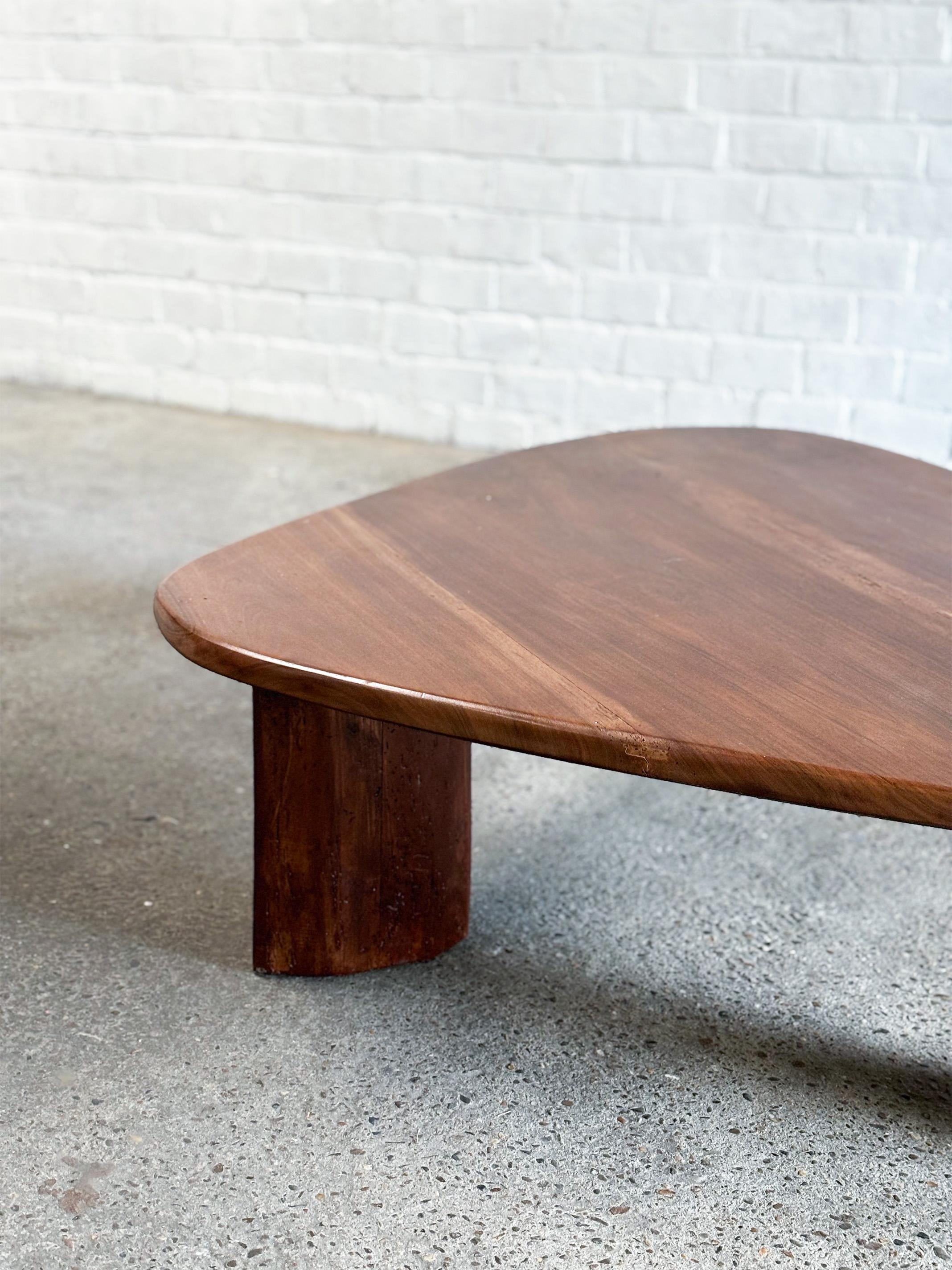 Bois Table basse libre dans le style de Charlotte Perriand