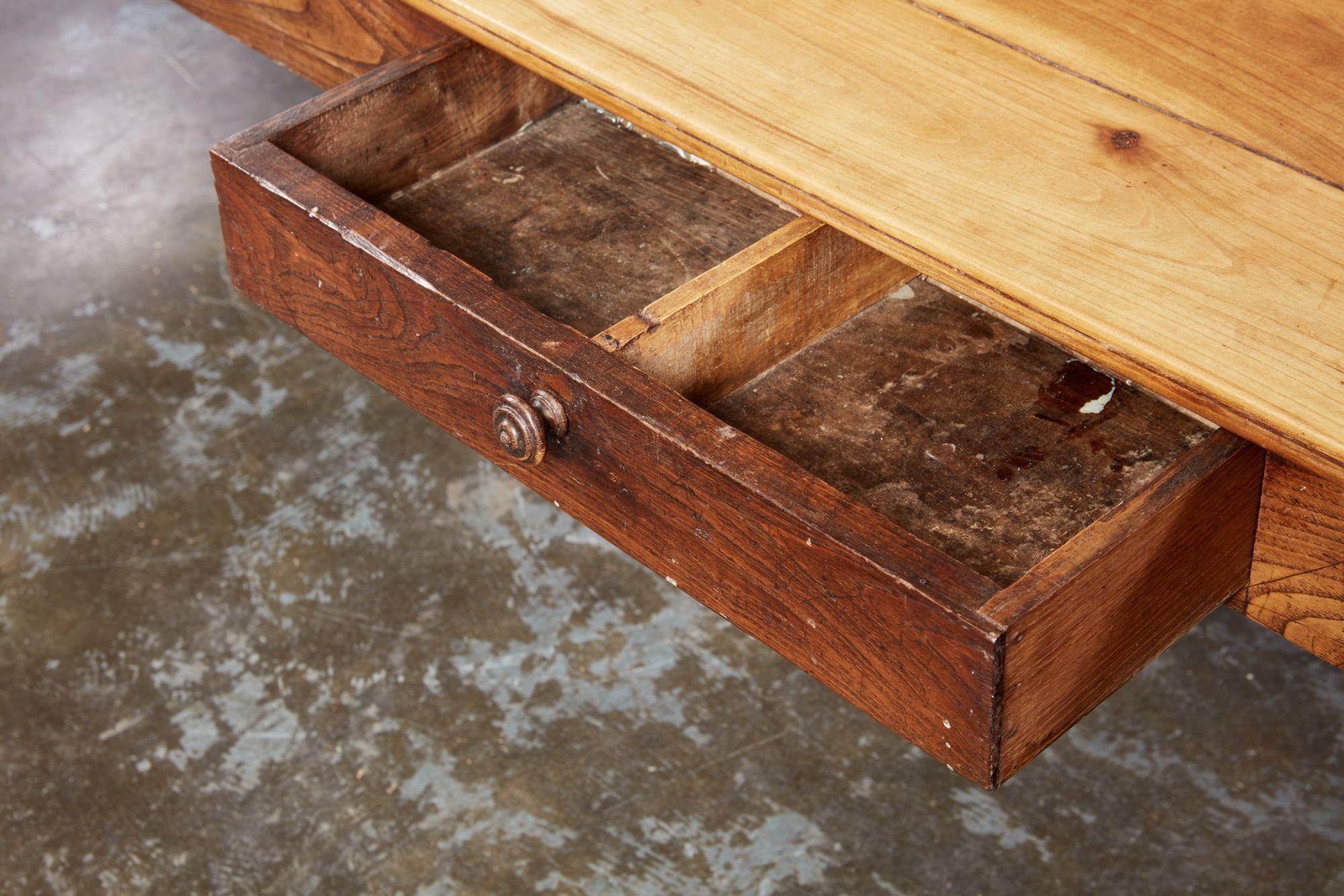 Table de ferme française en bois de fruitier en vente 6