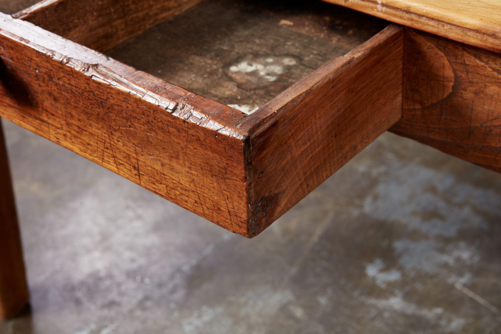 Table de ferme française en bois de fruitier en vente 8