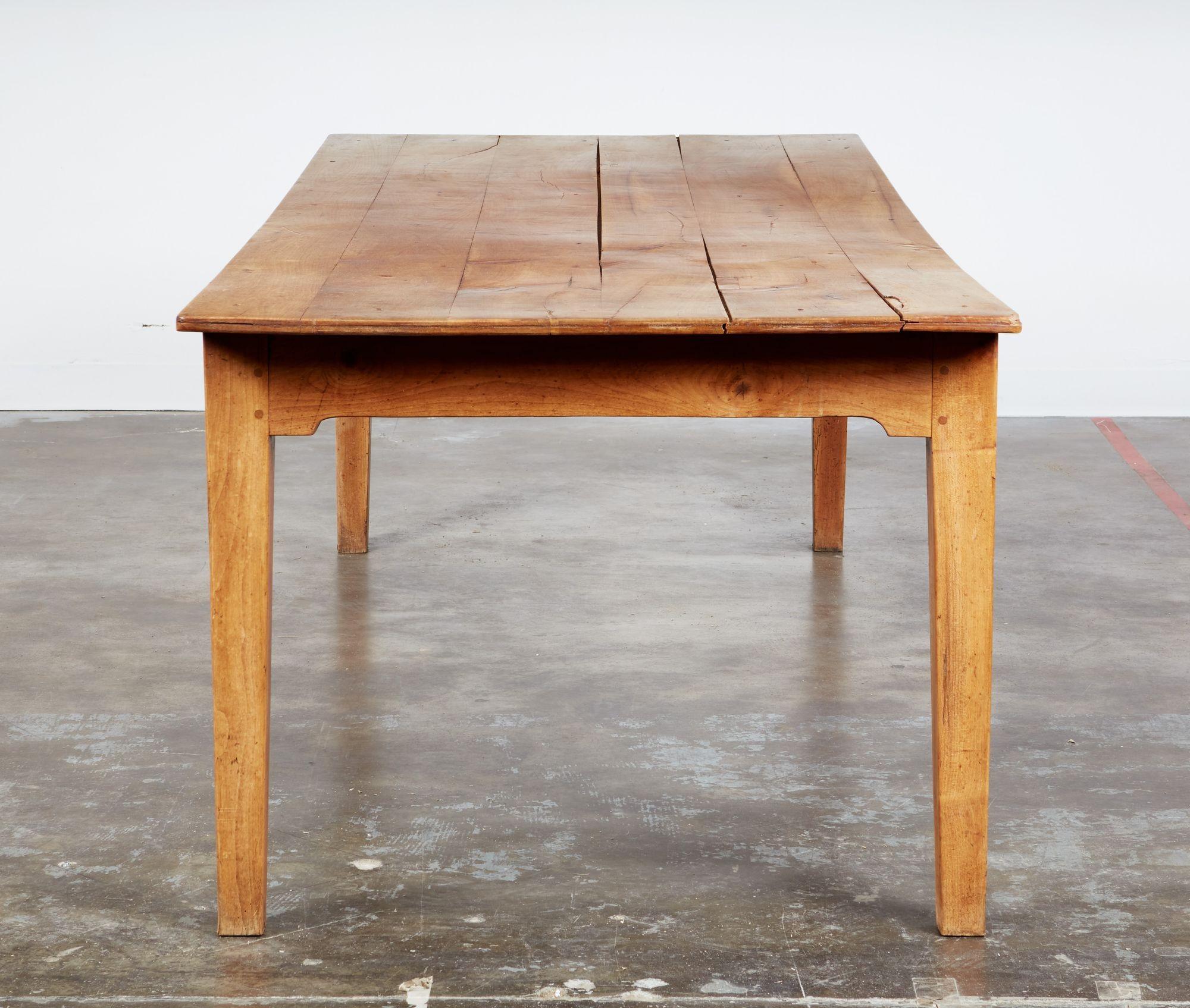 Country Table de ferme française en bois de fruitier en vente