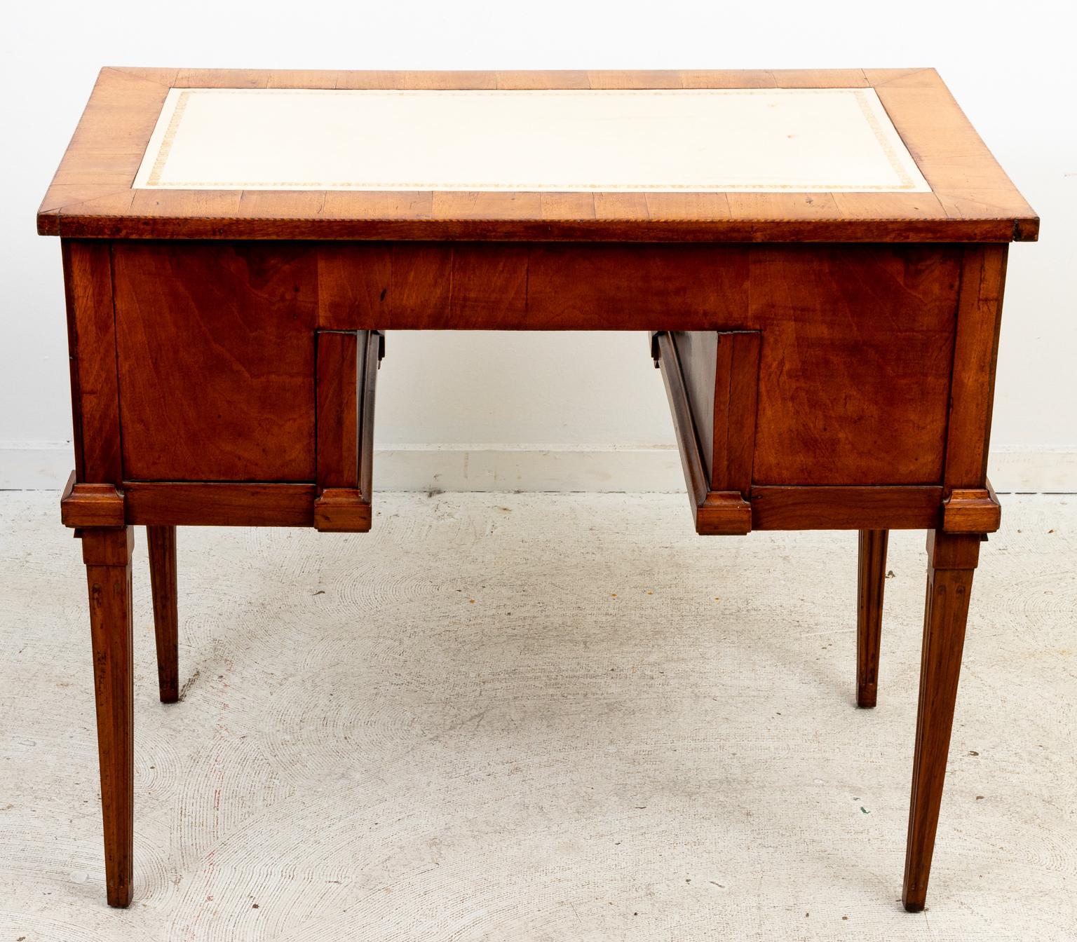 French Fruitwood Louis XVI Desk with White Embossed Leather Top In Good Condition In Stamford, CT