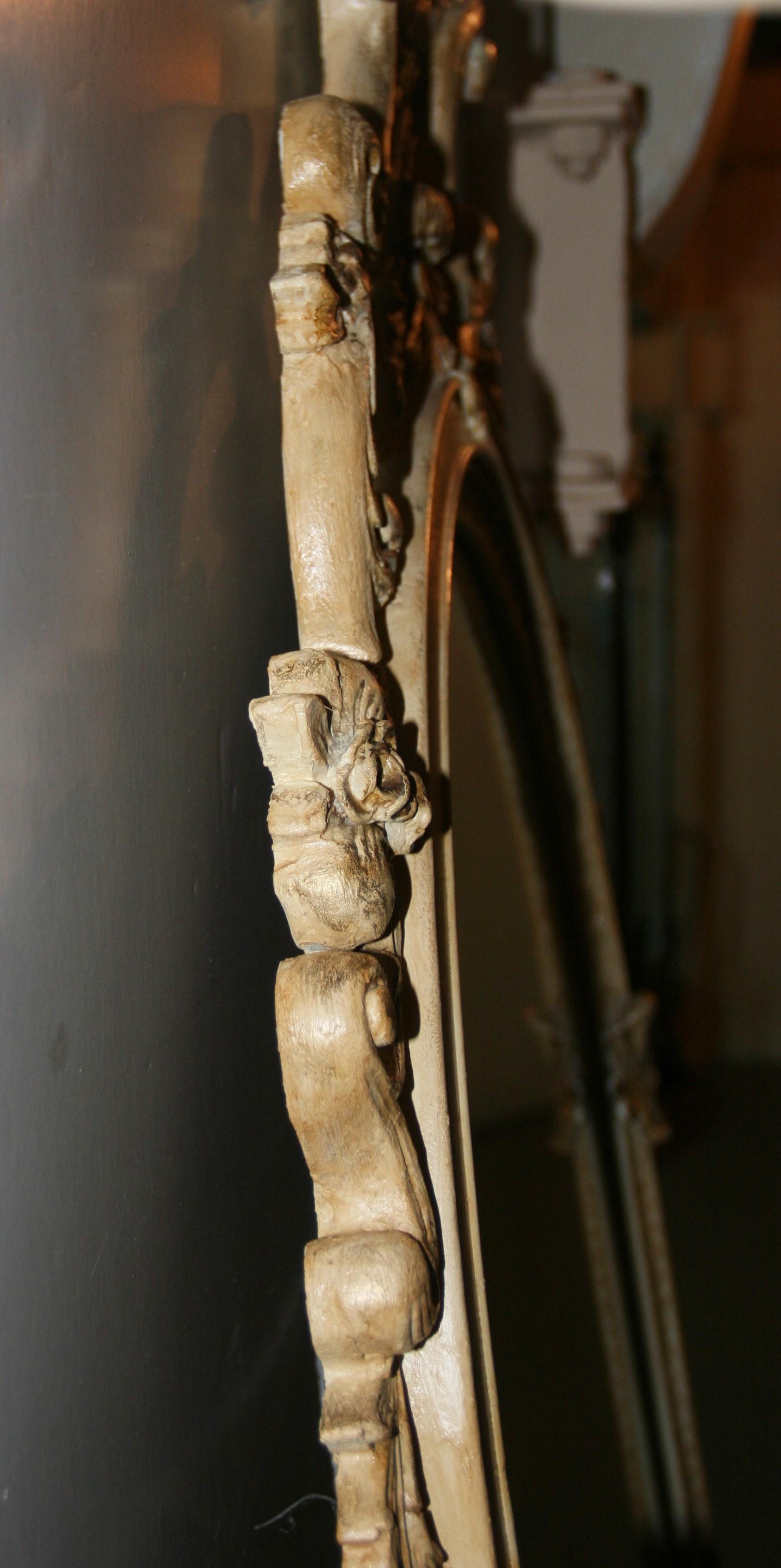 Specchio francese a figura intera con piano ad arco in legno e gesso, anni '20 in vendita 5